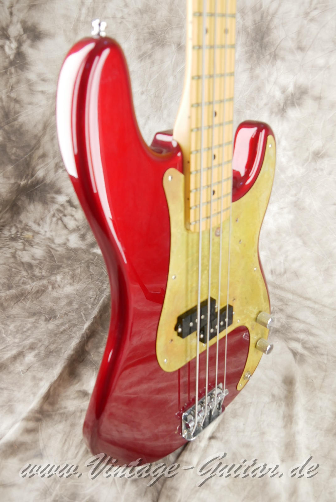 Fender_Precision_candy_apple_red_Mexico_2013-009.JPG