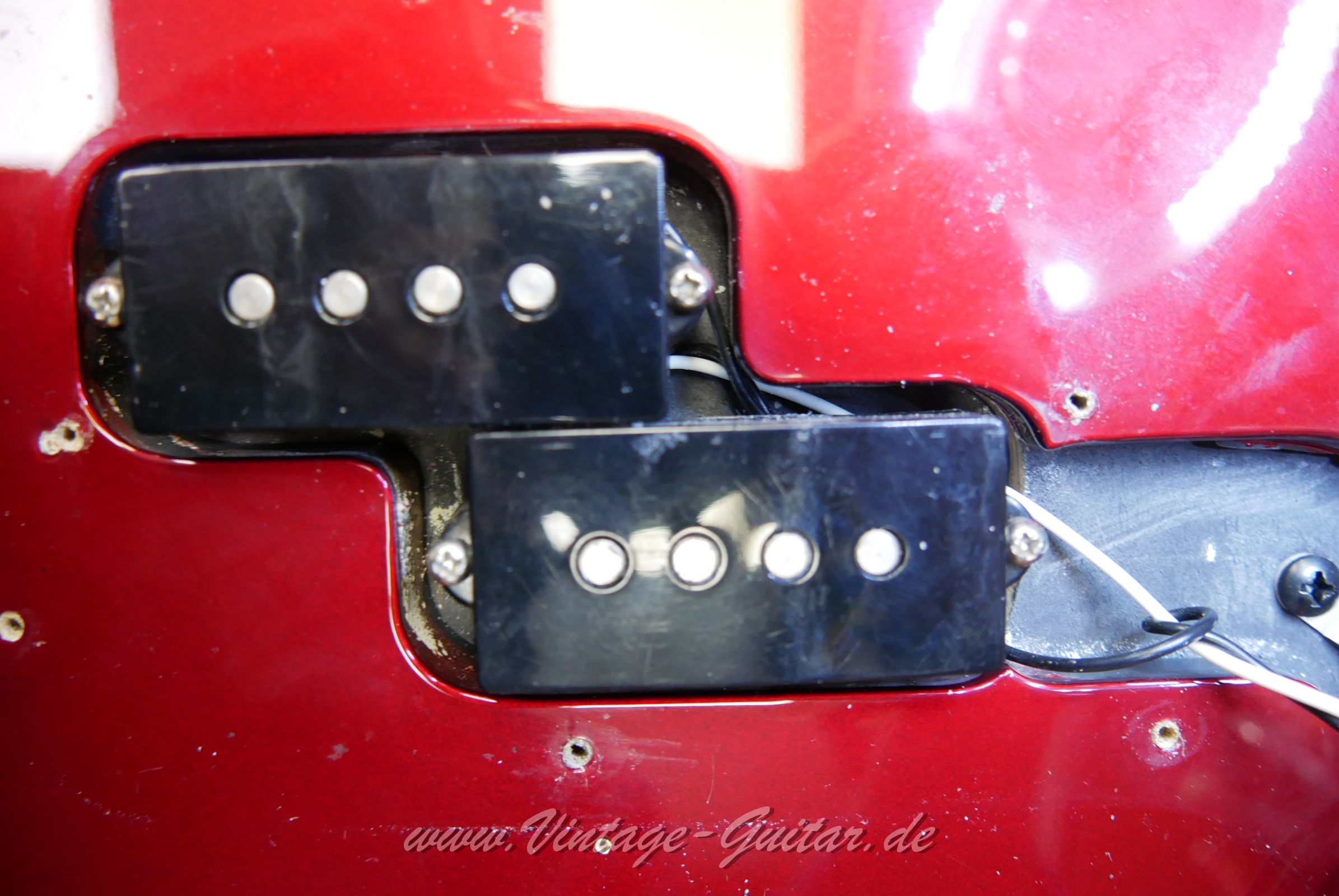 Fender_Precision_candy_apple_red_Mexico_2013-014.JPG