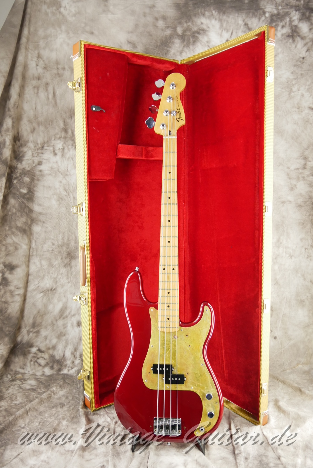 Fender_Precision_candy_apple_red_Mexico_2013-015.JPG