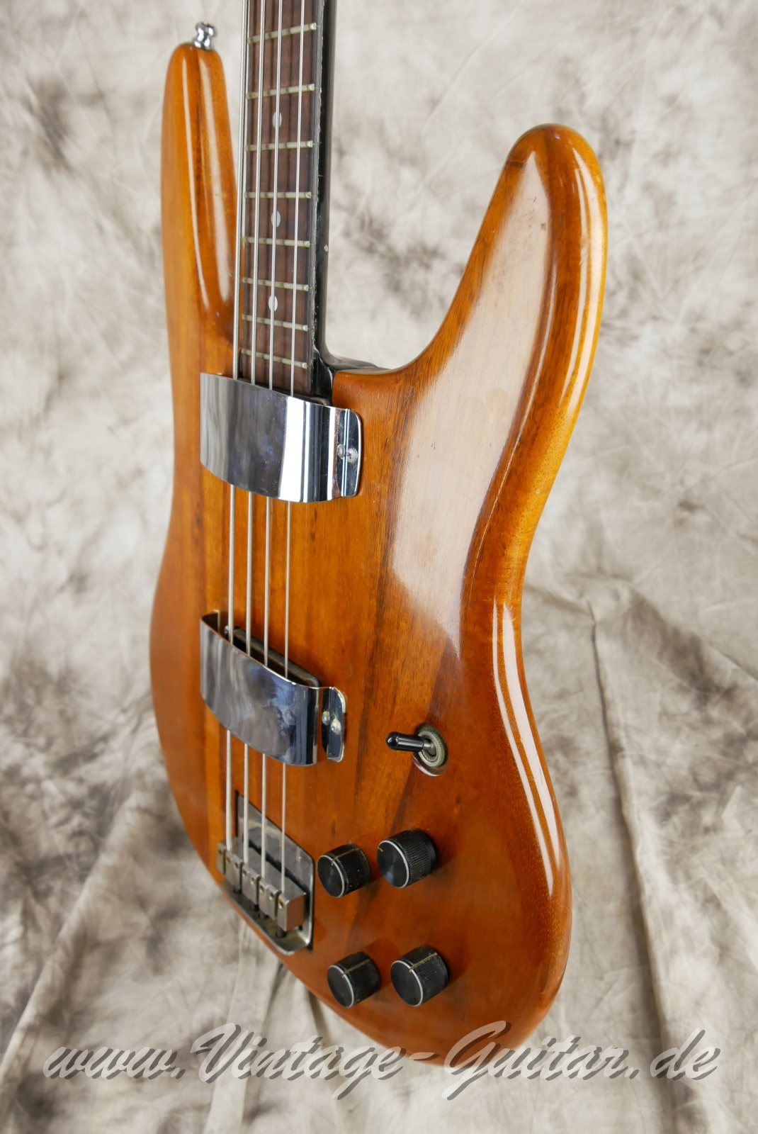img/vintage/6213/Travis_Bean_TB_2000_Bass_Koa_USA_1979-010.JPG