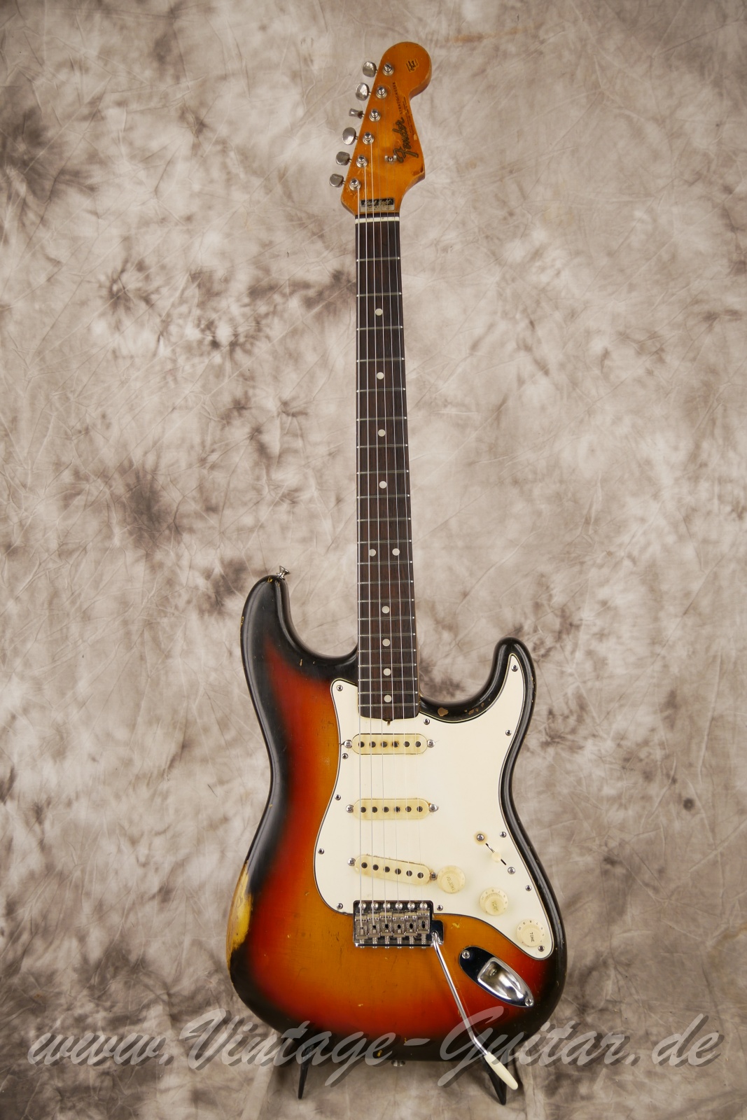 Fender-Stratocaster-1965-sunburst-001.JPG