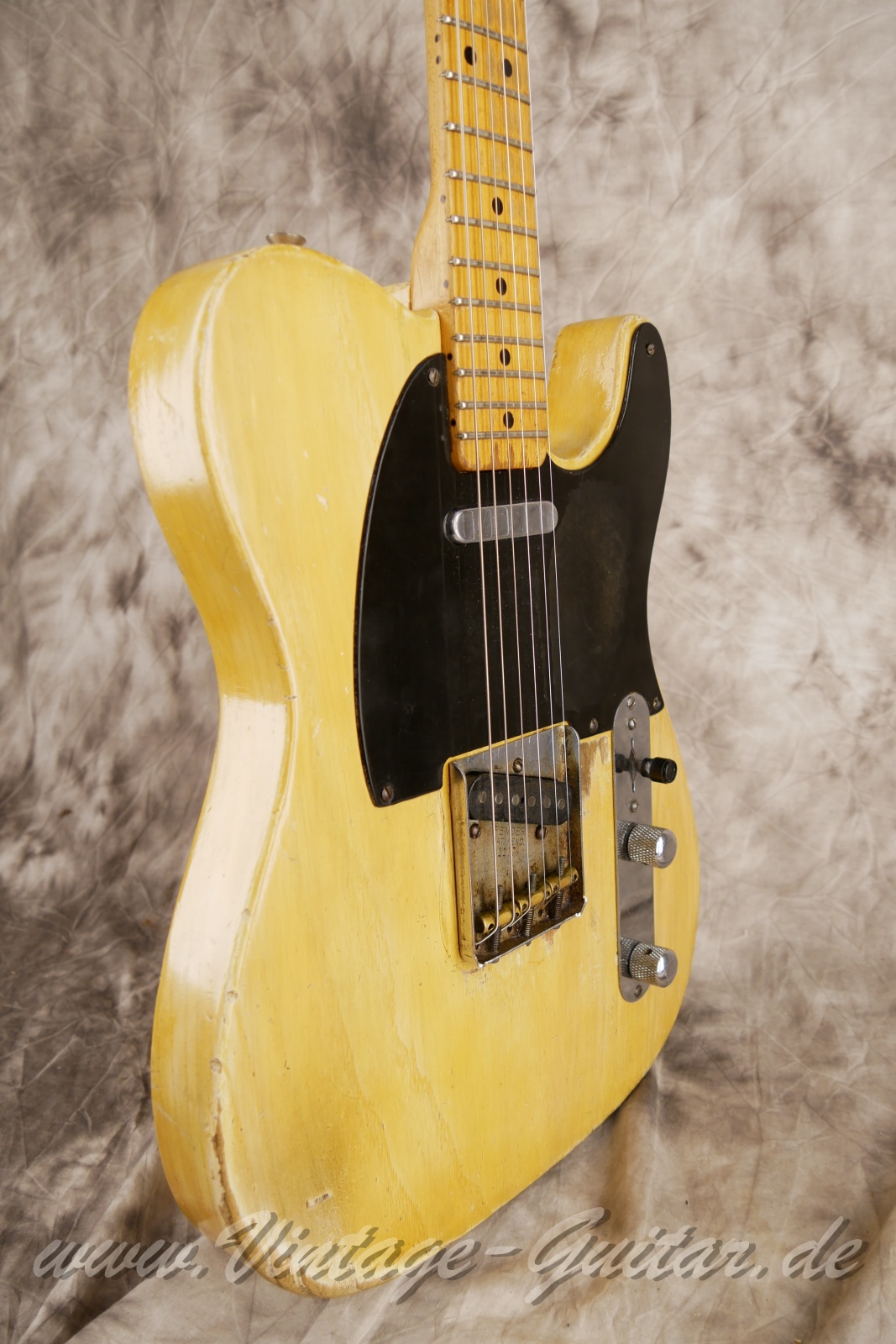 Fender-Telecaster-Nocaster-1951-009.JPG