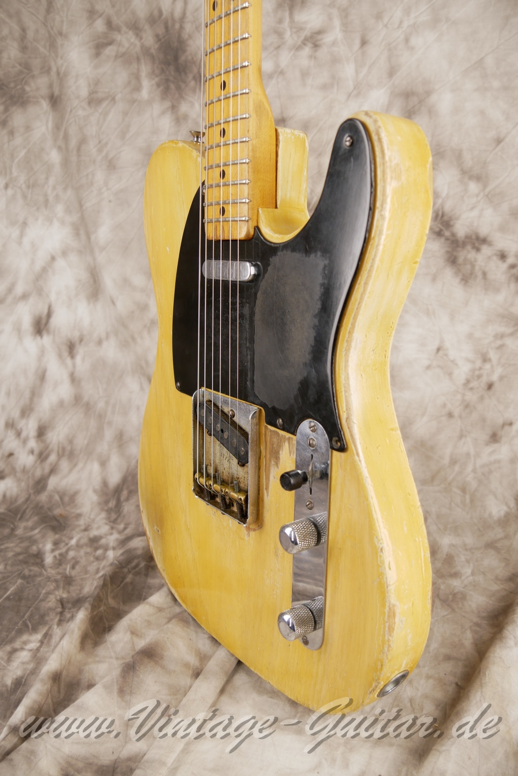 Fender-Telecaster-Nocaster-1951-010.JPG