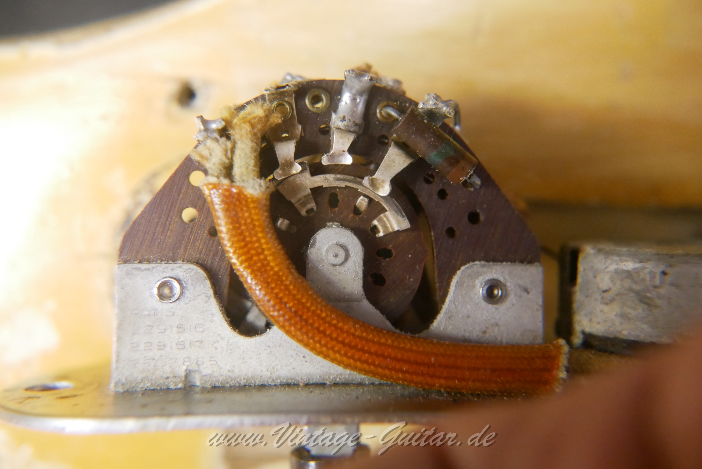 Fender-Telecaster-Nocaster-1951-047.JPG