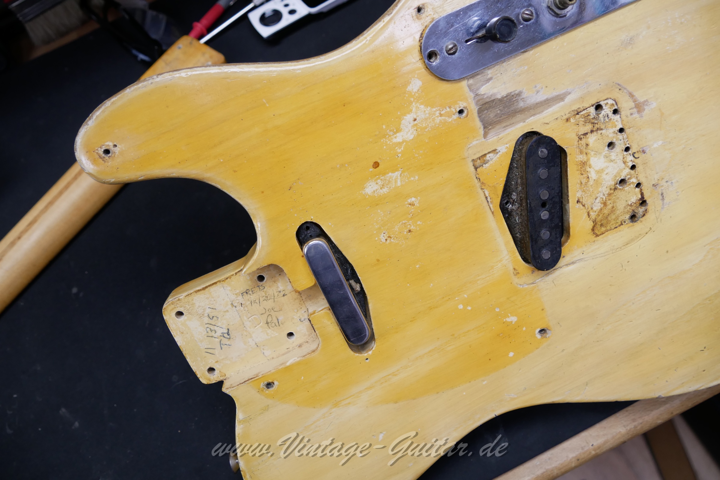 Fender-Telecaster-Nocaster-1951-054.JPG