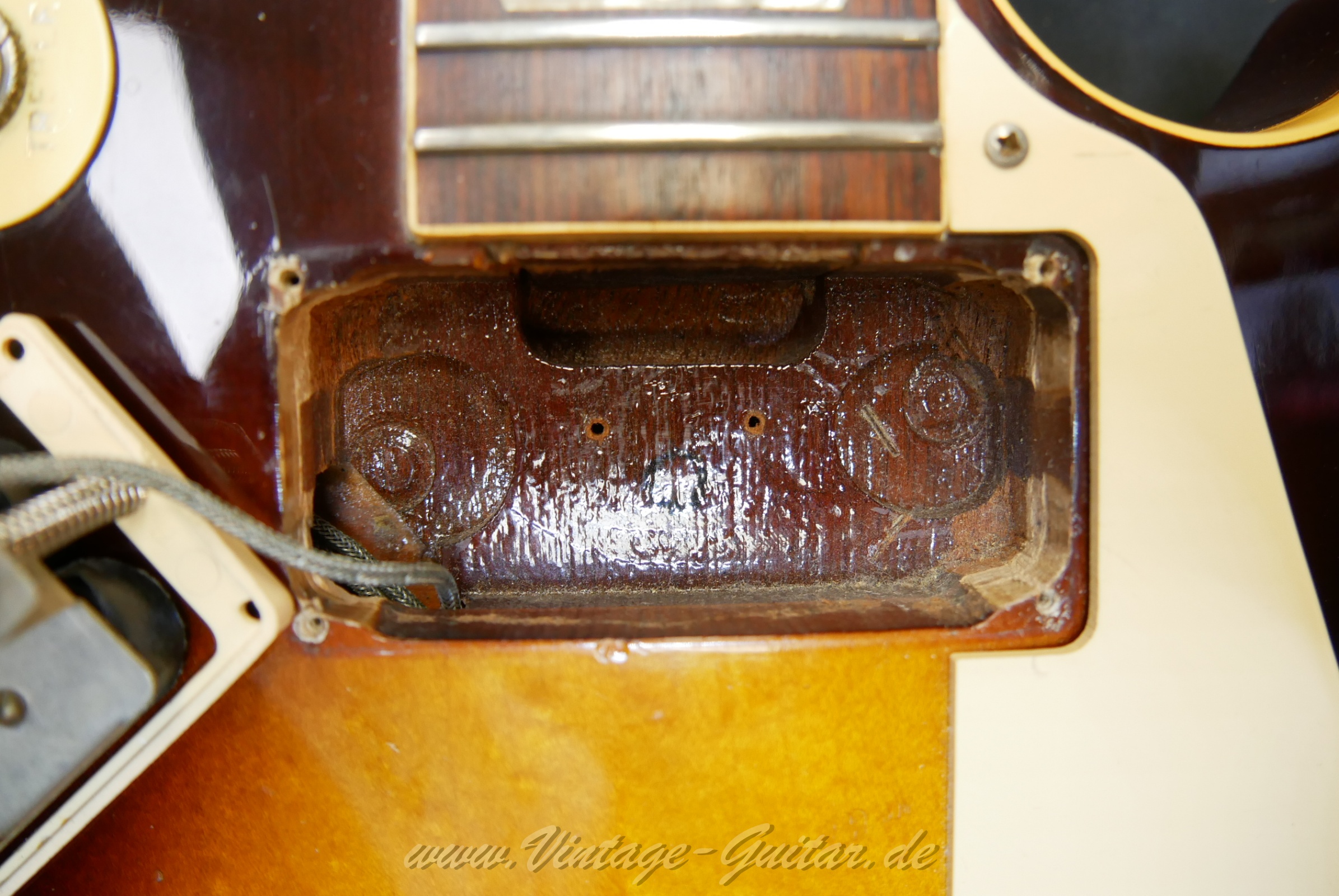 img/vintage/6227/gibson_lespaul_Standard_1974_tobacco_sunburst_usa-017.jpg