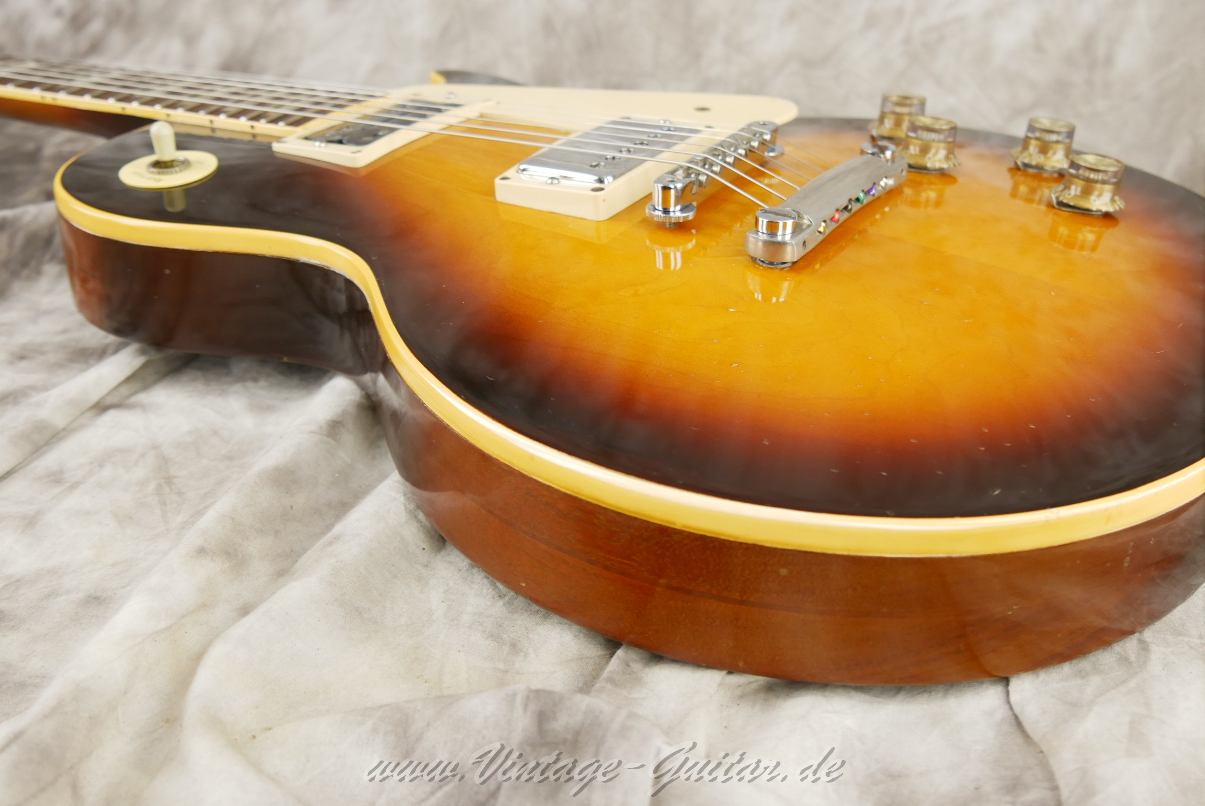 img/vintage/6227/gibson_lespaul_Standard_1974_tobacco_sunburst_usa-029.jpg