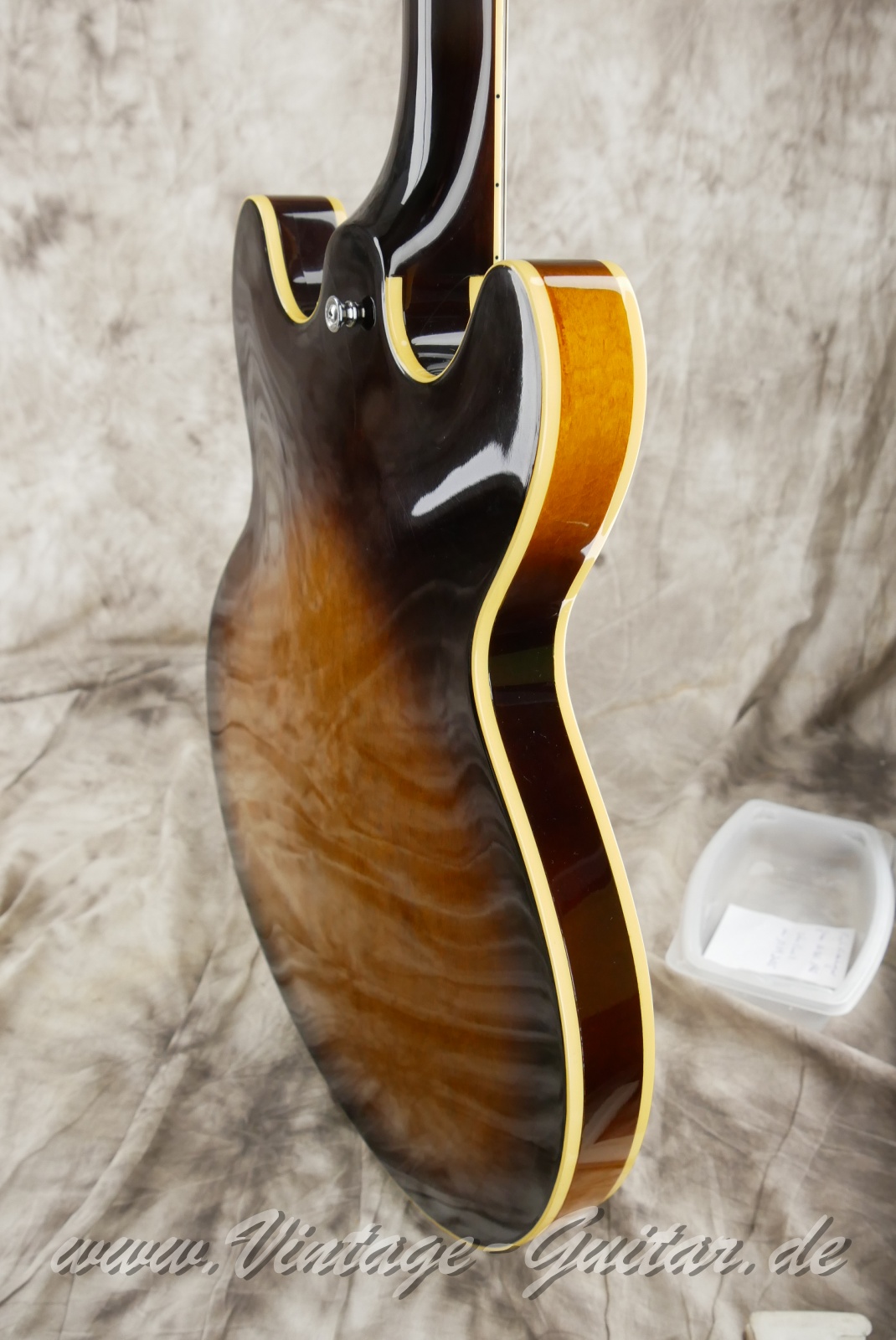 img/vintage/6228/Ibanez_AS_50_Artist_sunburst_Japan_1982-012.JPG
