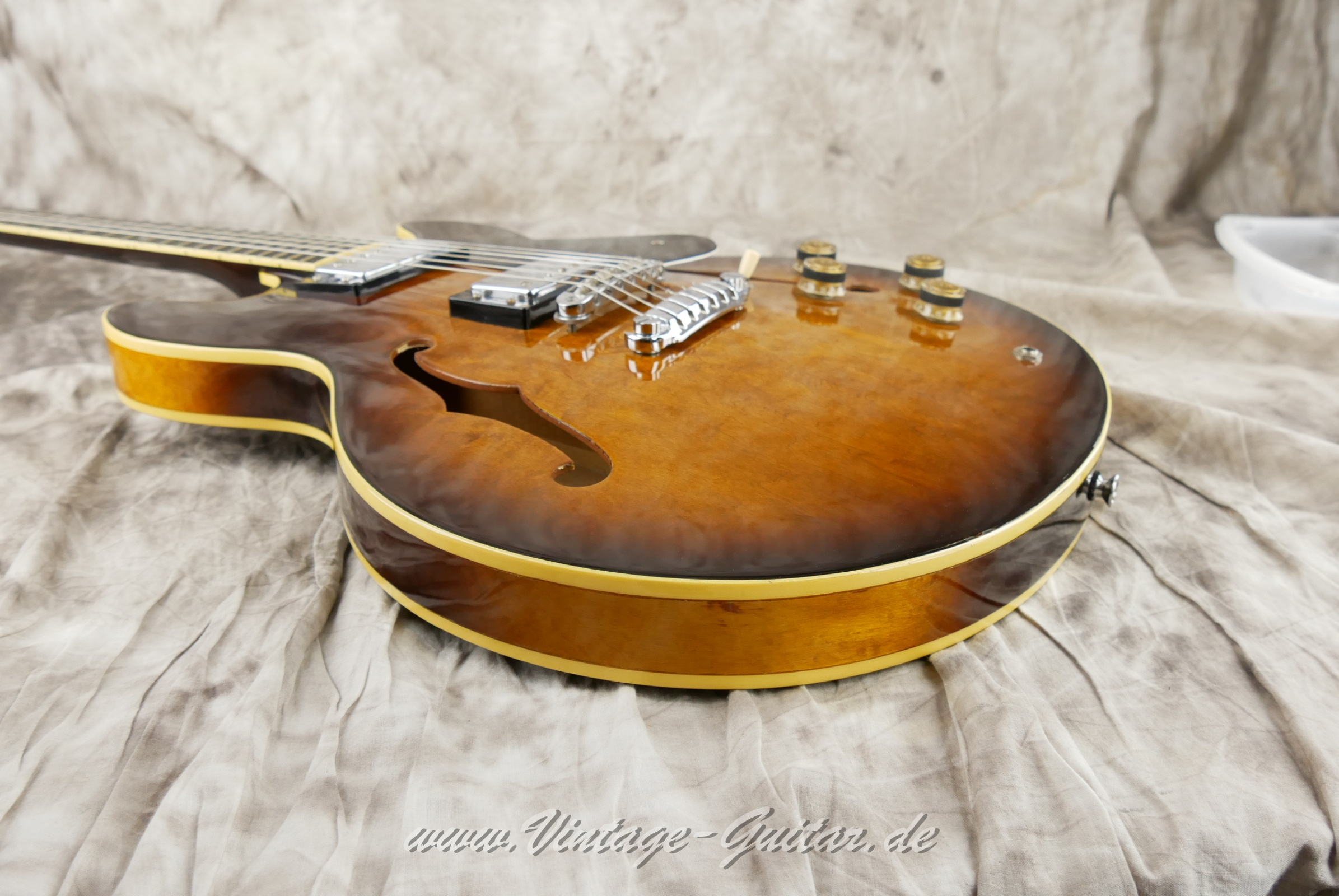 img/vintage/6228/Ibanez_AS_50_Artist_sunburst_Japan_1982-013.JPG