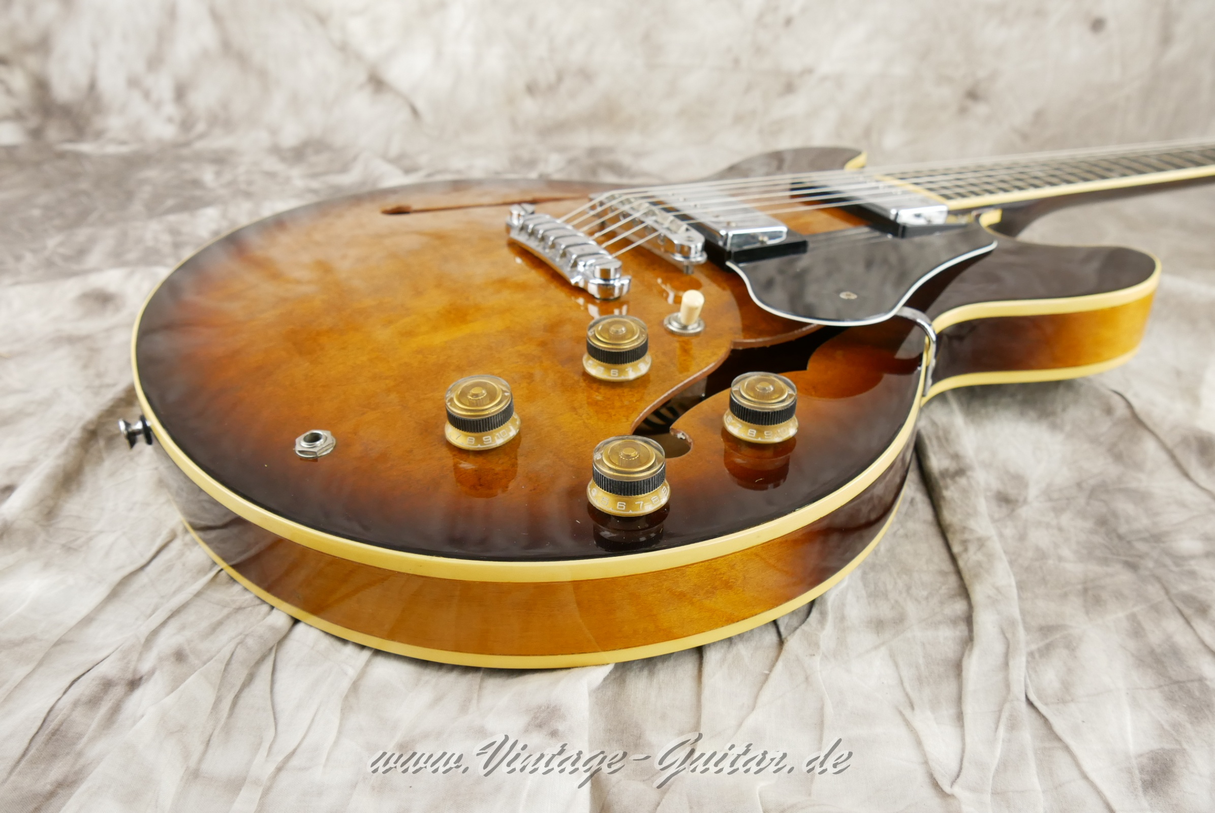 img/vintage/6228/Ibanez_AS_50_Artist_sunburst_Japan_1982-014.JPG