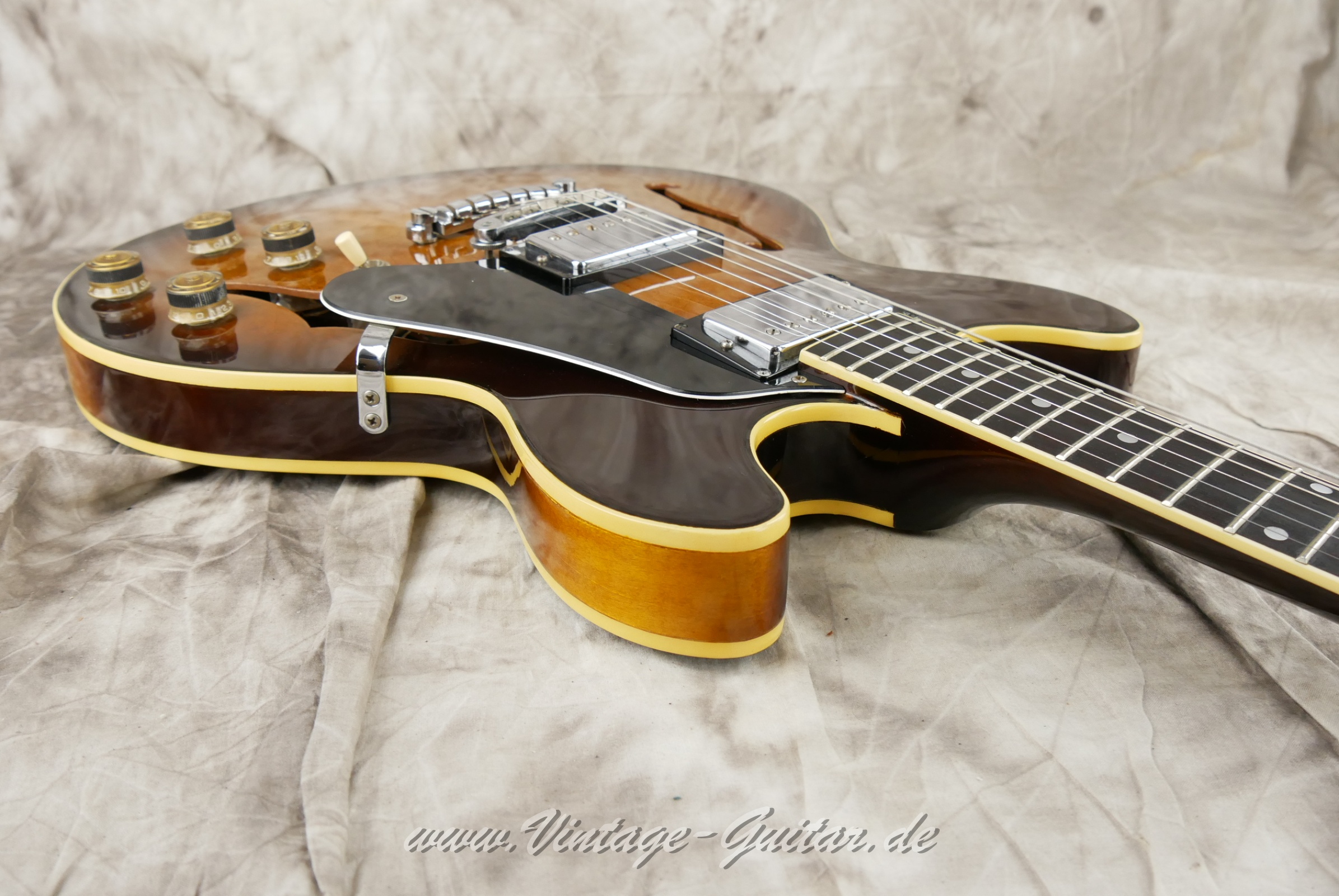 img/vintage/6228/Ibanez_AS_50_Artist_sunburst_Japan_1982-015.JPG