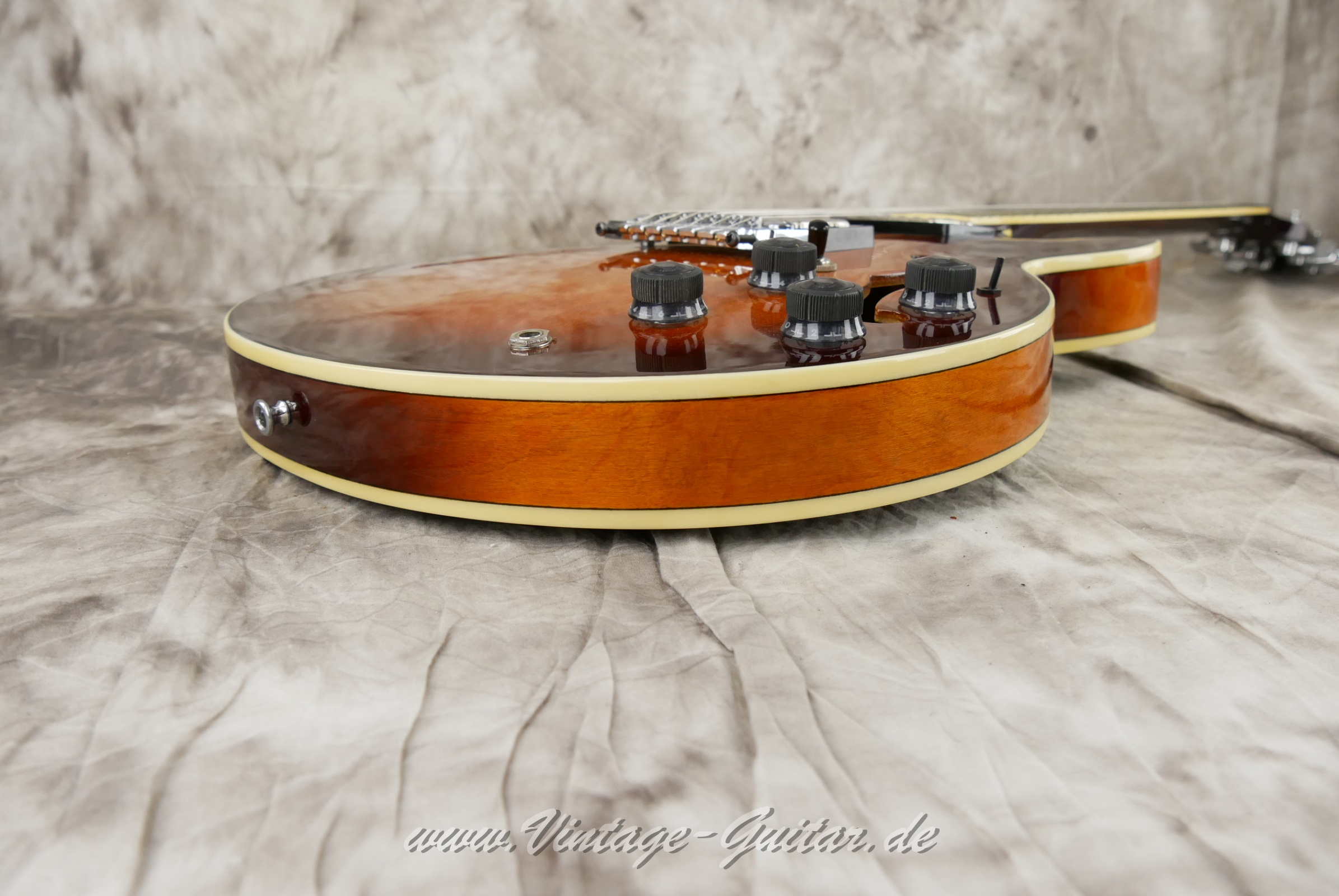 img/vintage/6230/Ibanez_AM_70_AV_sunburst_Japan_1987-013.JPG