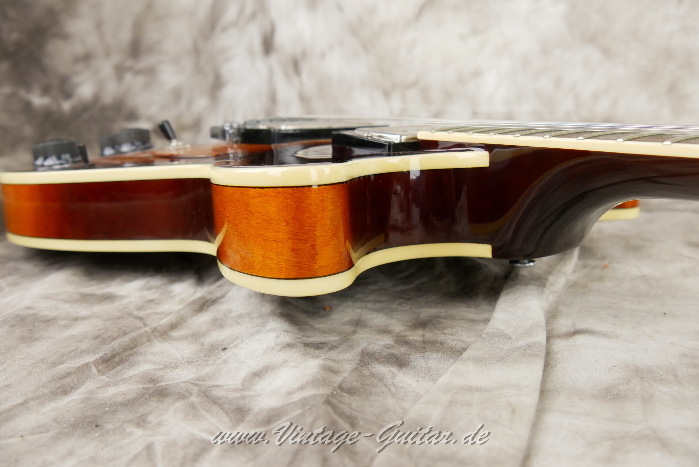 img/vintage/6230/Ibanez_AM_70_AV_sunburst_Japan_1987-015.JPG