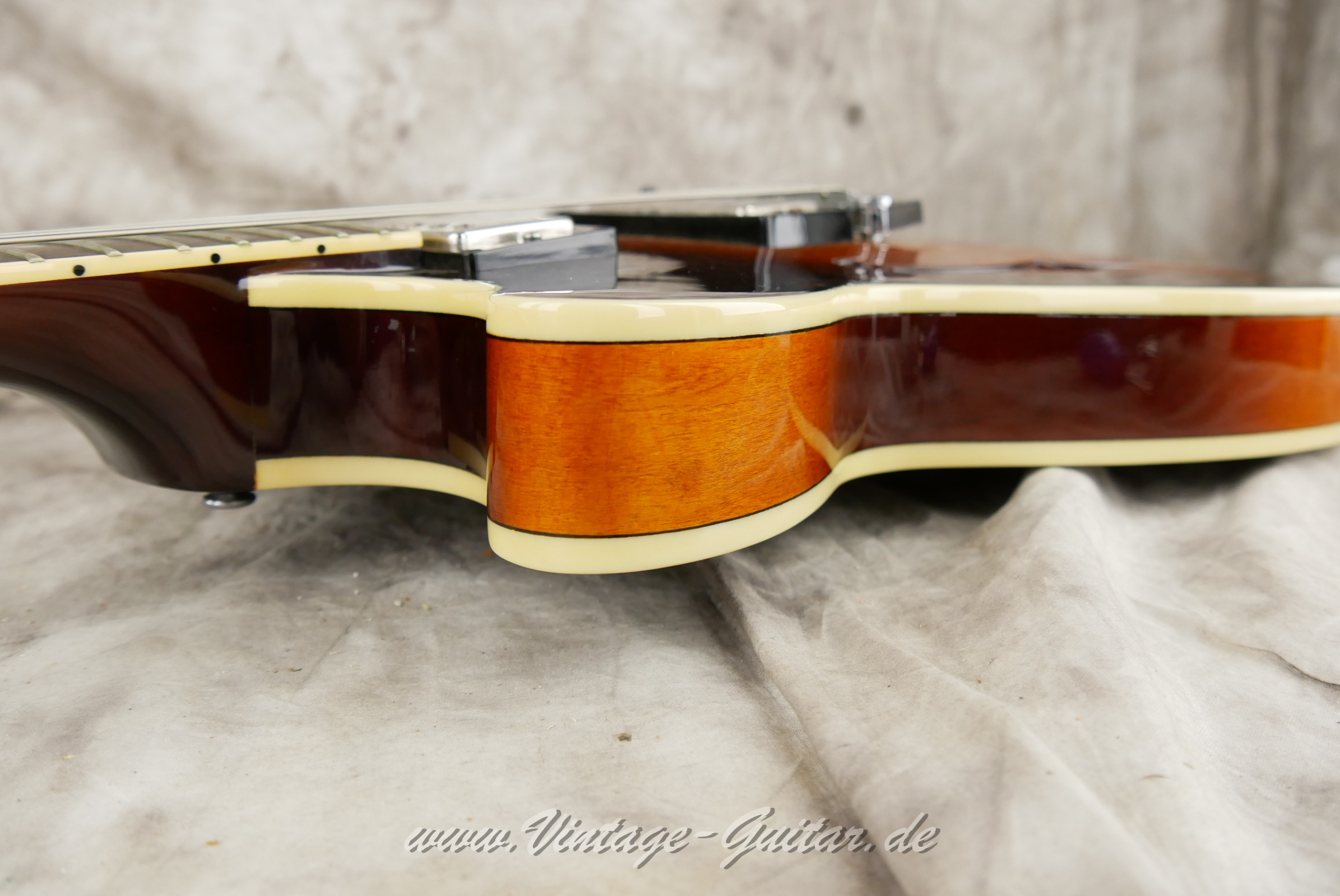 img/vintage/6230/Ibanez_AM_70_AV_sunburst_Japan_1987-016.JPG