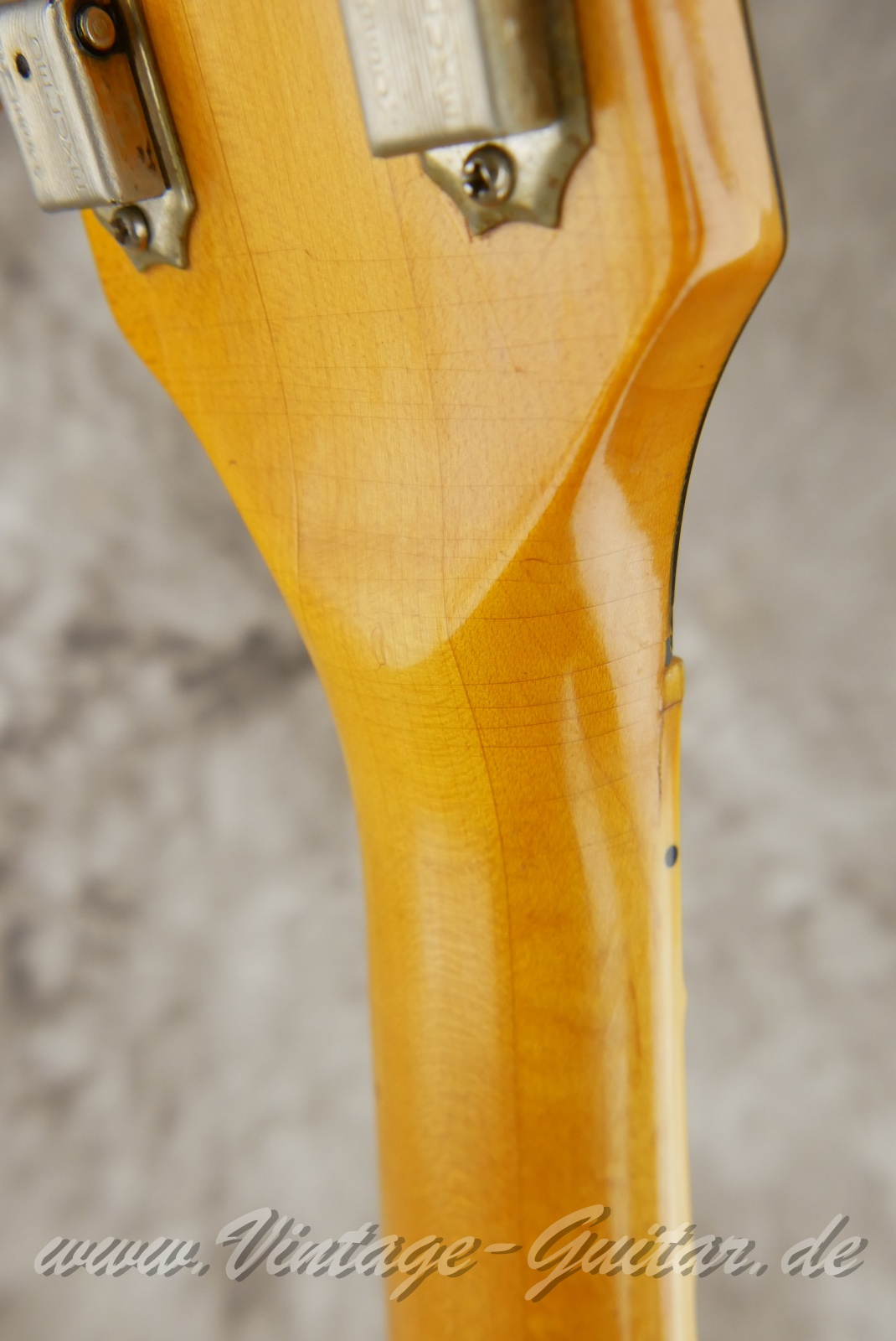 img/vintage/6233/Gibson_Les_Paul_deluxe_goldtop_1976_usa-016.JPG