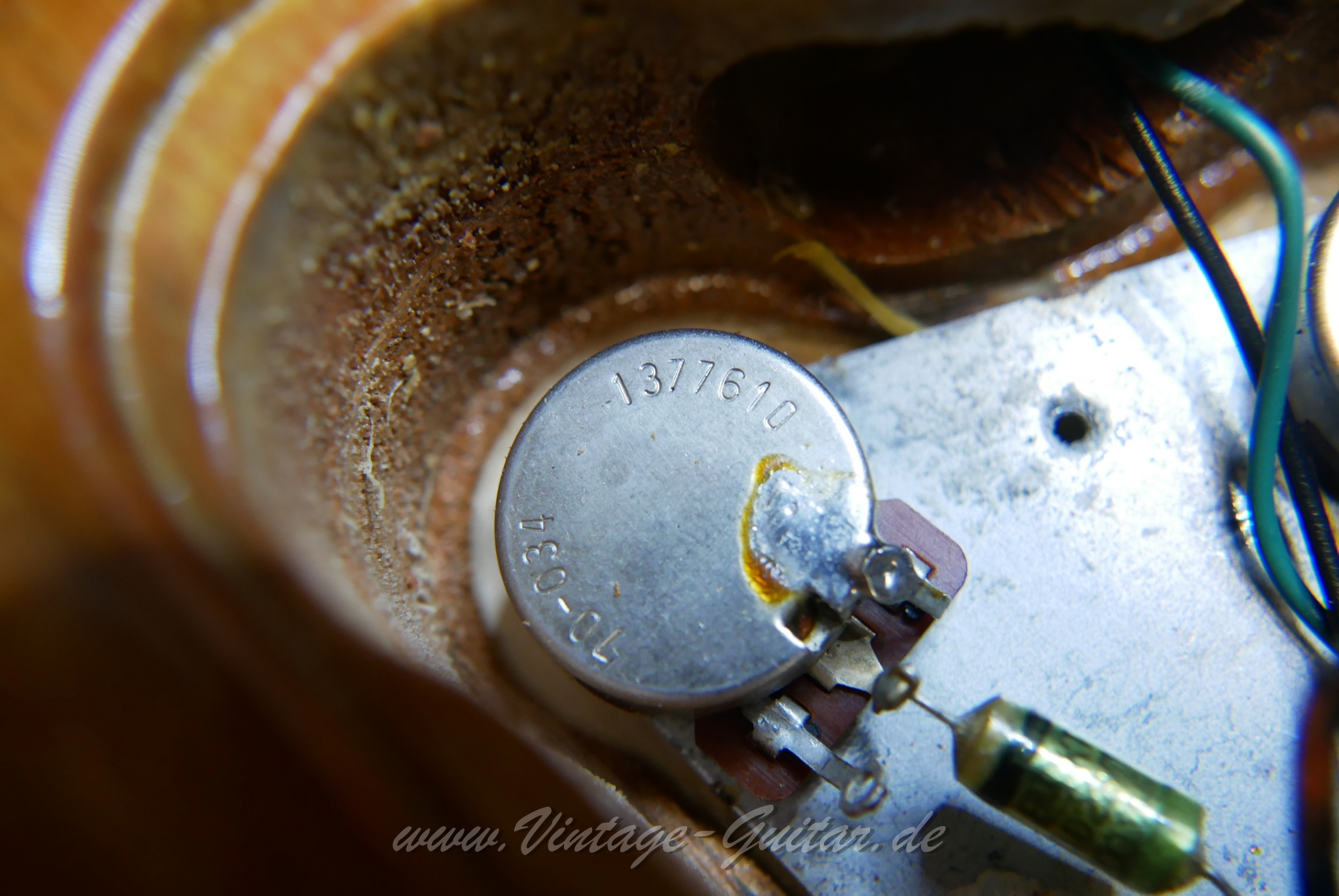 img/vintage/6233/Gibson_Les_Paul_deluxe_goldtop_1976_usa-019.JPG