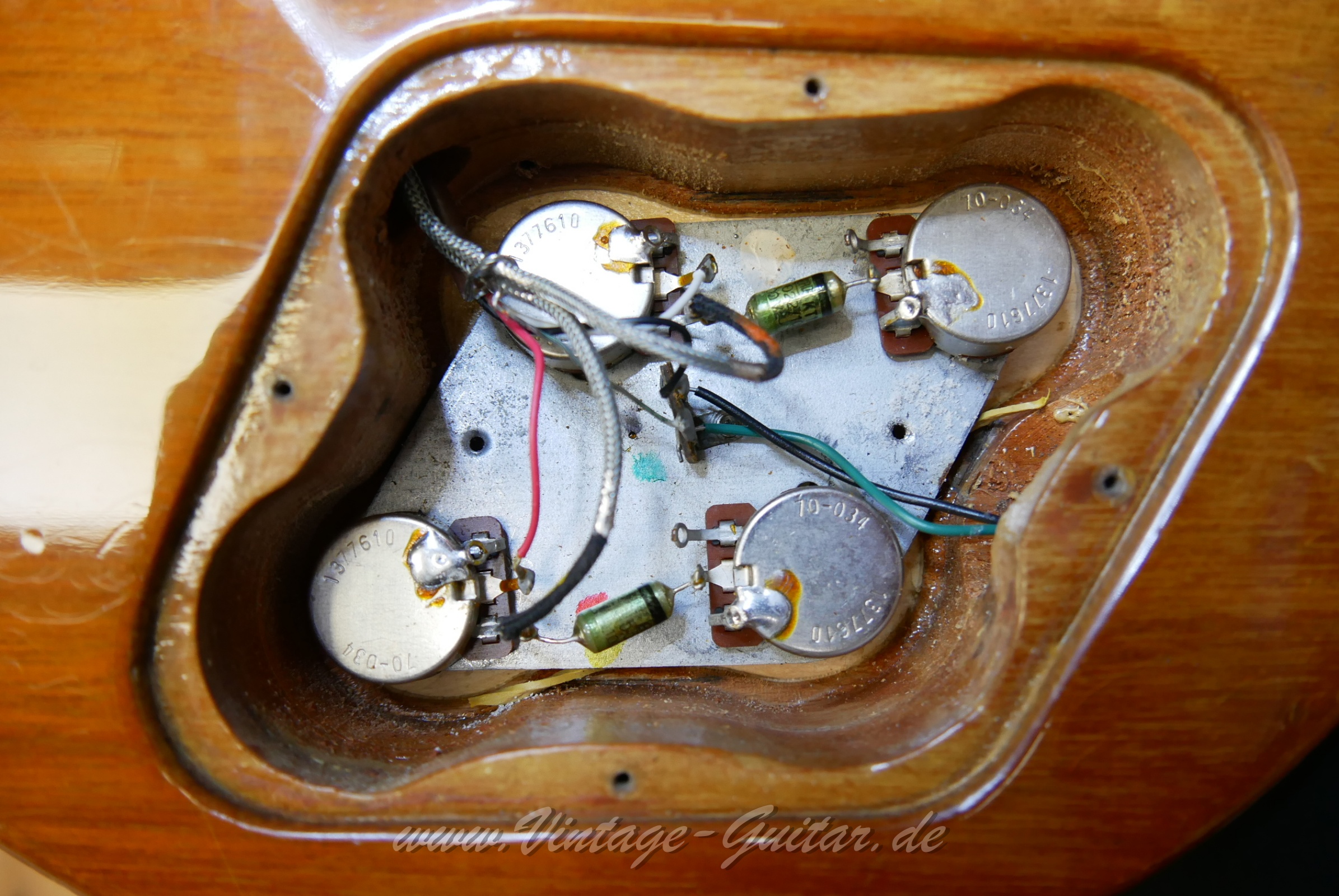 img/vintage/6233/Gibson_Les_Paul_deluxe_goldtop_1976_usa-023.JPG