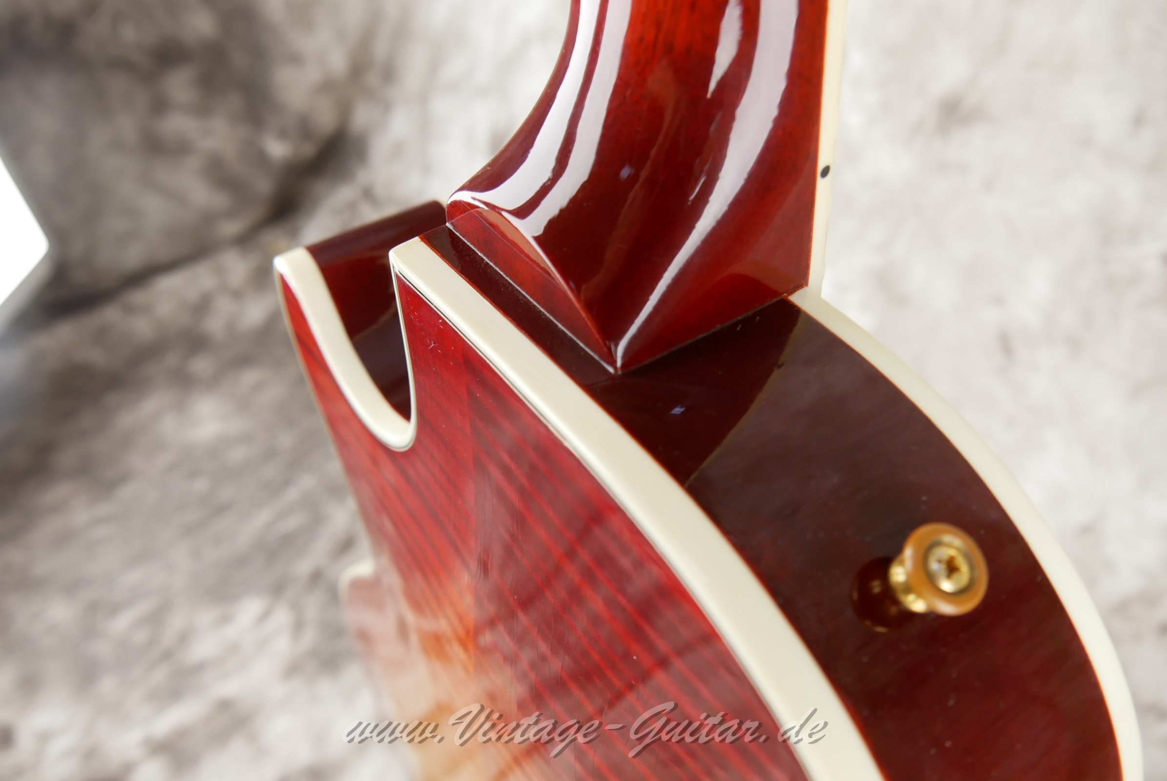Gibson_Les_Paul_Supreme_2012_usa-014.JPG