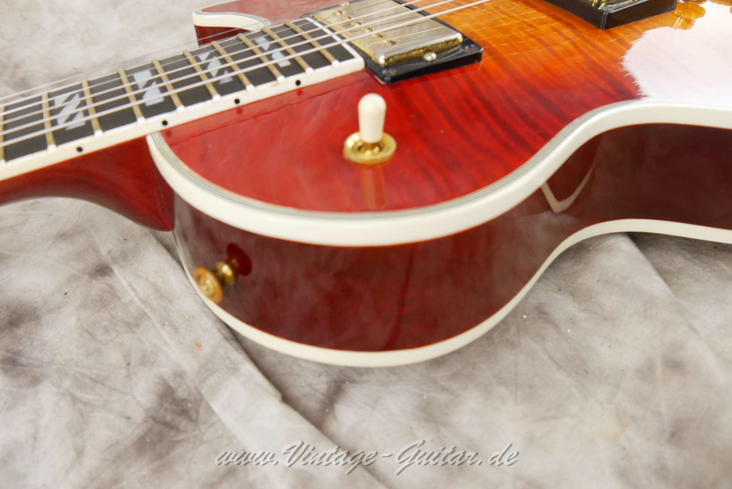 Gibson_Les_Paul_Supreme_2012_usa-015.JPG