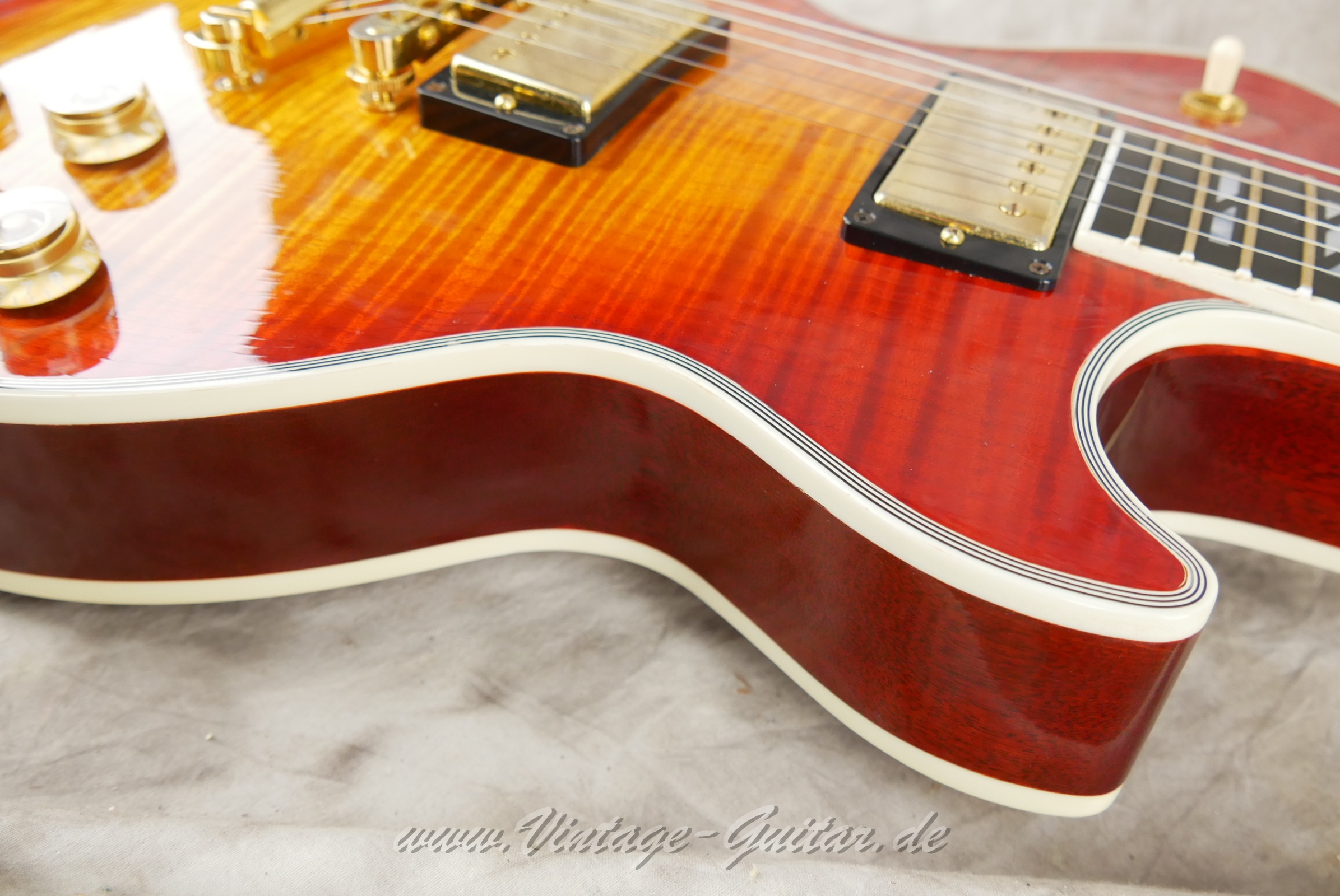 Gibson_Les_Paul_Supreme_2012_usa-019.JPG