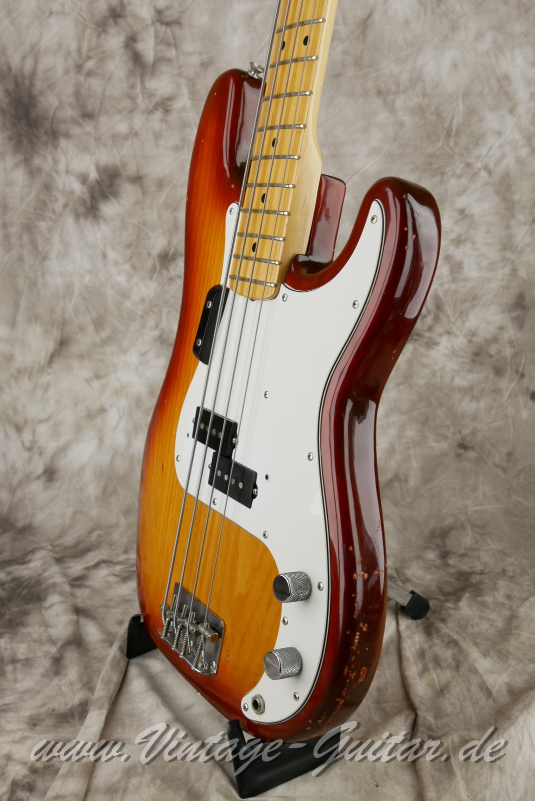 img/vintage/6246/Fender_Precision_sienna_sunburst_1980_usa-010.JPG