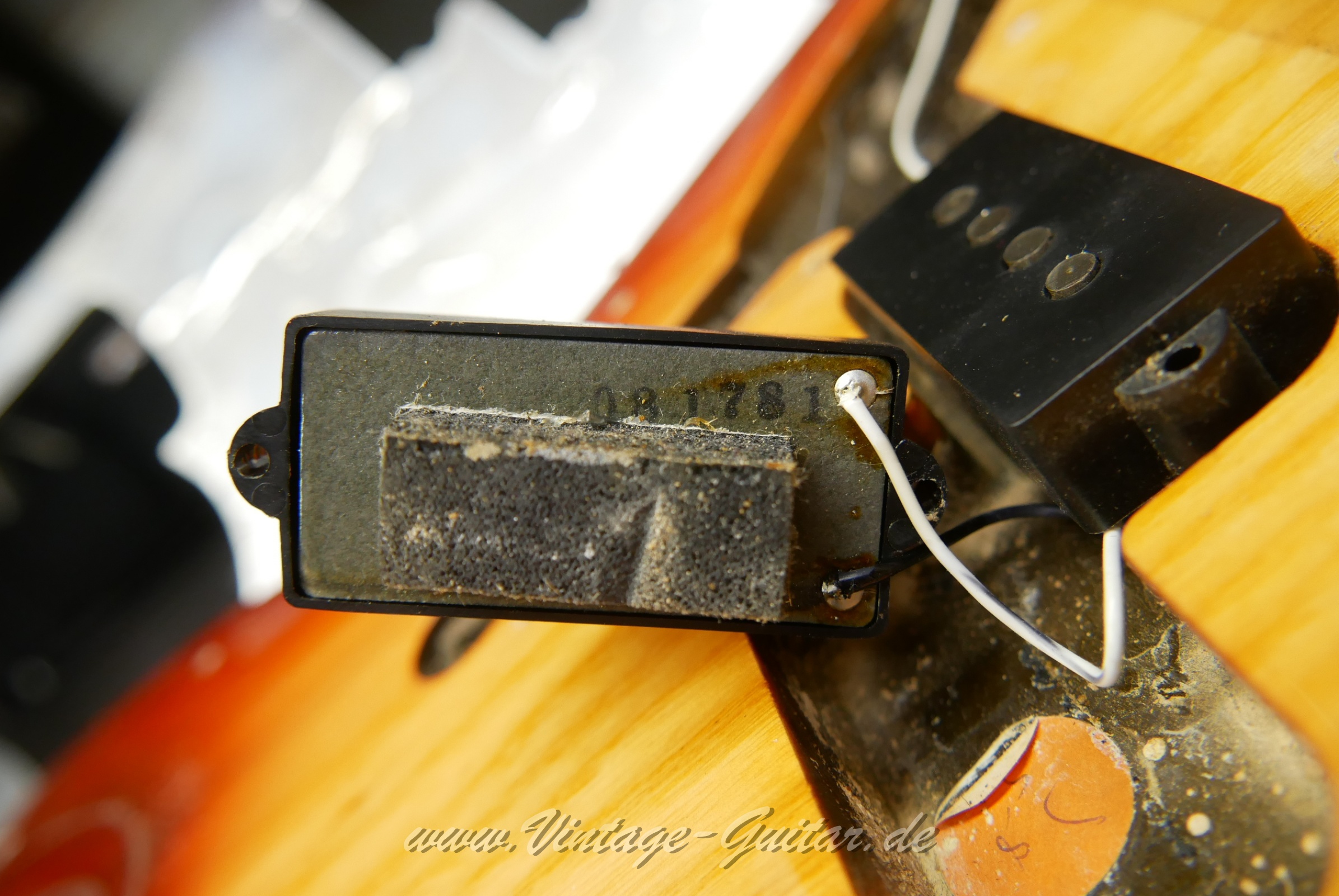 img/vintage/6246/Fender_Precision_sienna_sunburst_1980_usa-021.JPG