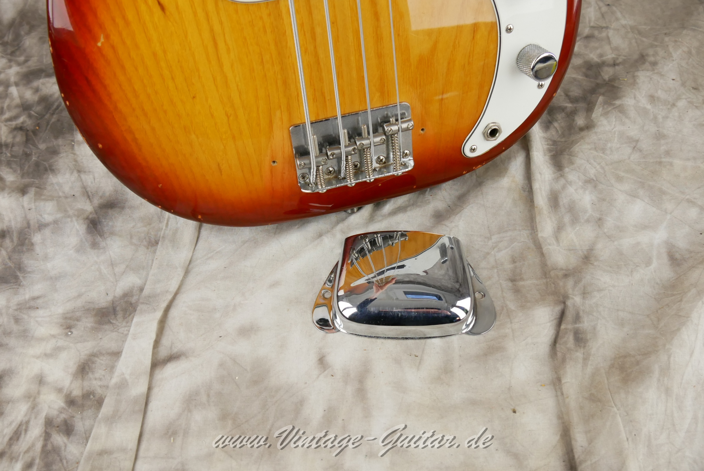 img/vintage/6246/Fender_Precision_sienna_sunburst_1980_usa-025.JPG