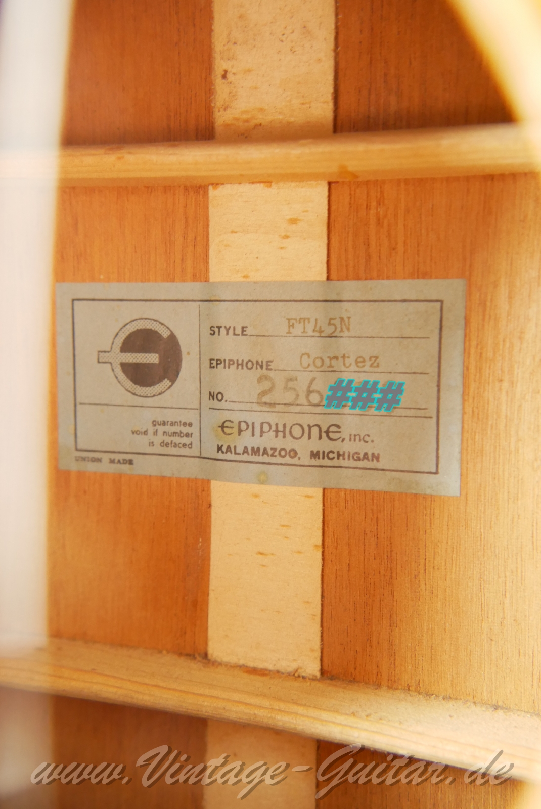 img/vintage/6247/epiphone_ft45n_cortez_1965_natural_USA-14.jpg