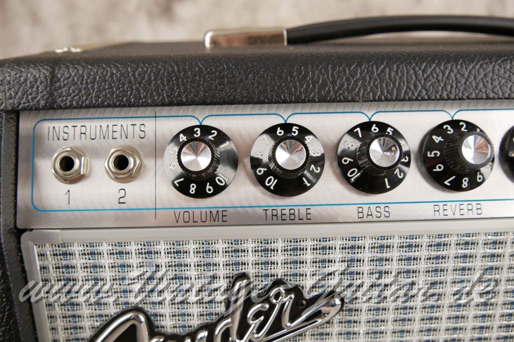 img/vintage/6259/Fender_Vibro_Champ_Reverb_black_Mexico_2021-005.JPG