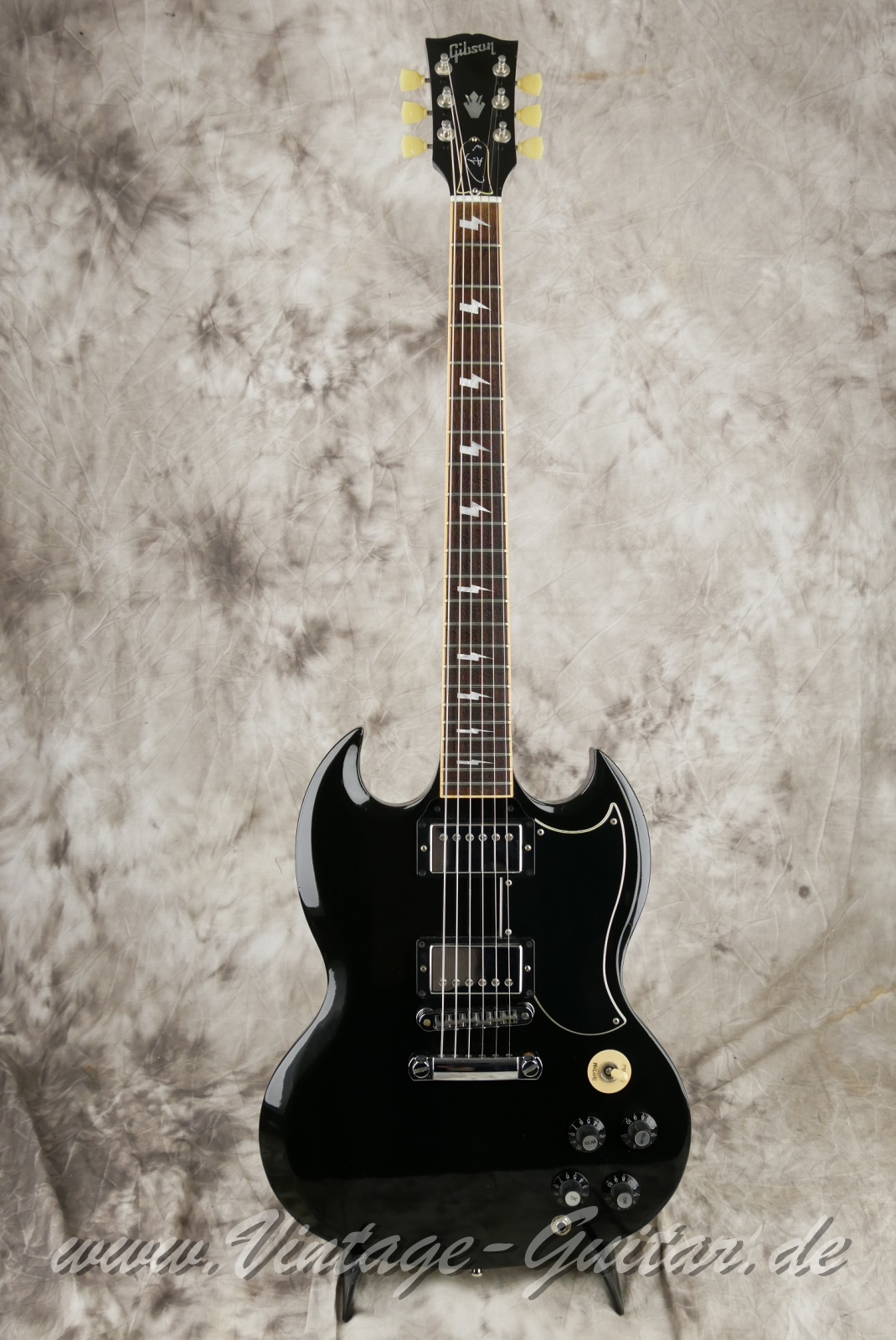 img/vintage/6263/Gibson_SG_Standard_Angus_Young_Thunderstruck_signature_black_2012-001.JPG