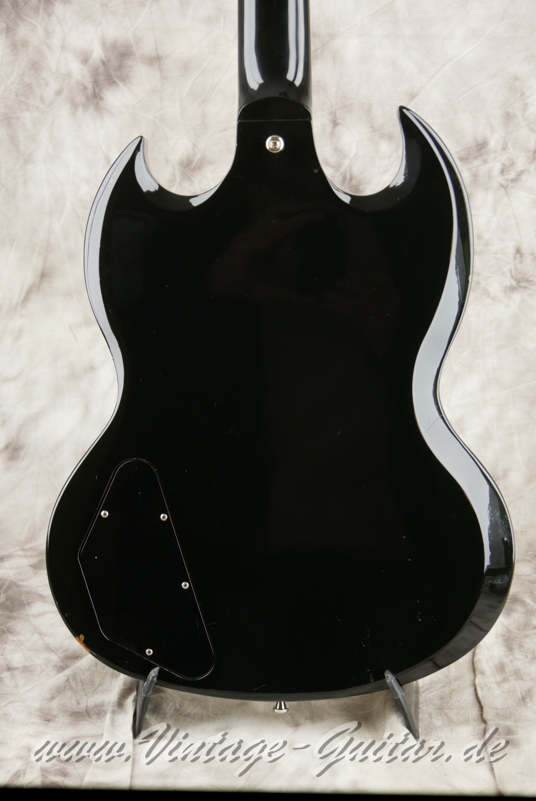 img/vintage/6263/Gibson_SG_Standard_Angus_Young_Thunderstruck_signature_black_2012-008.JPG
