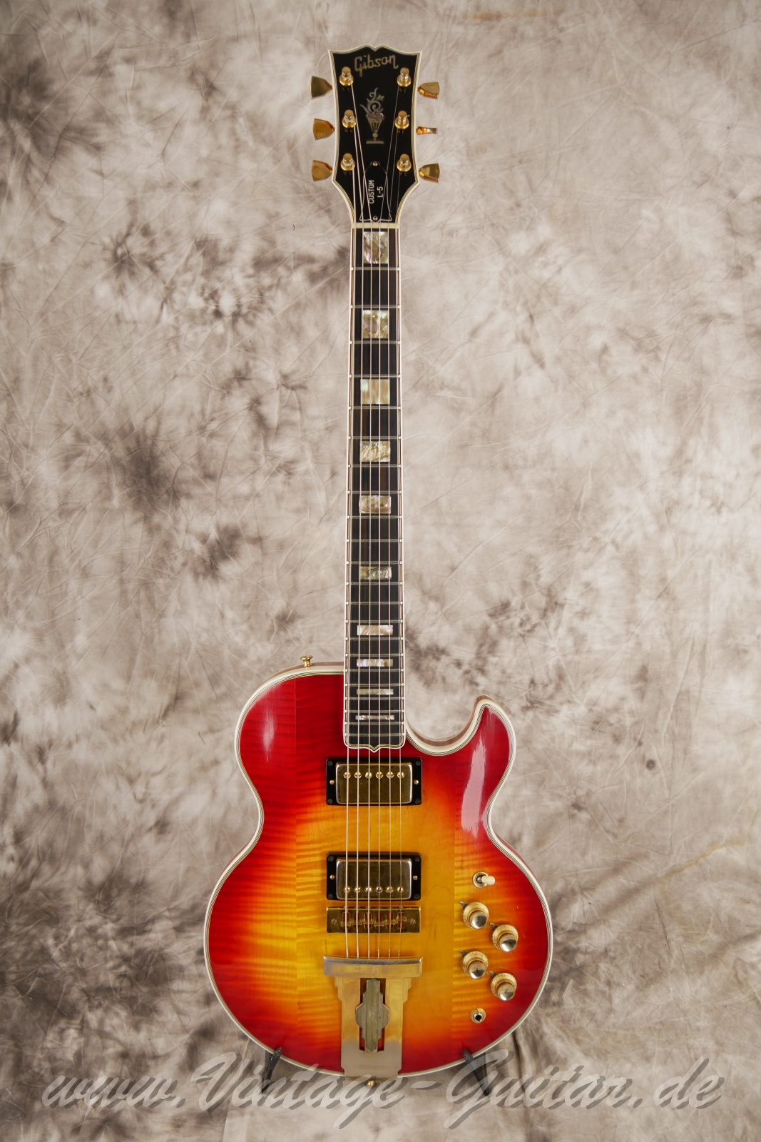 gibson_l5s_custom_cherryburst_1974_USA-001.jpg gibson_l5s_custom_cherryburst_1974_USA-001.jpg