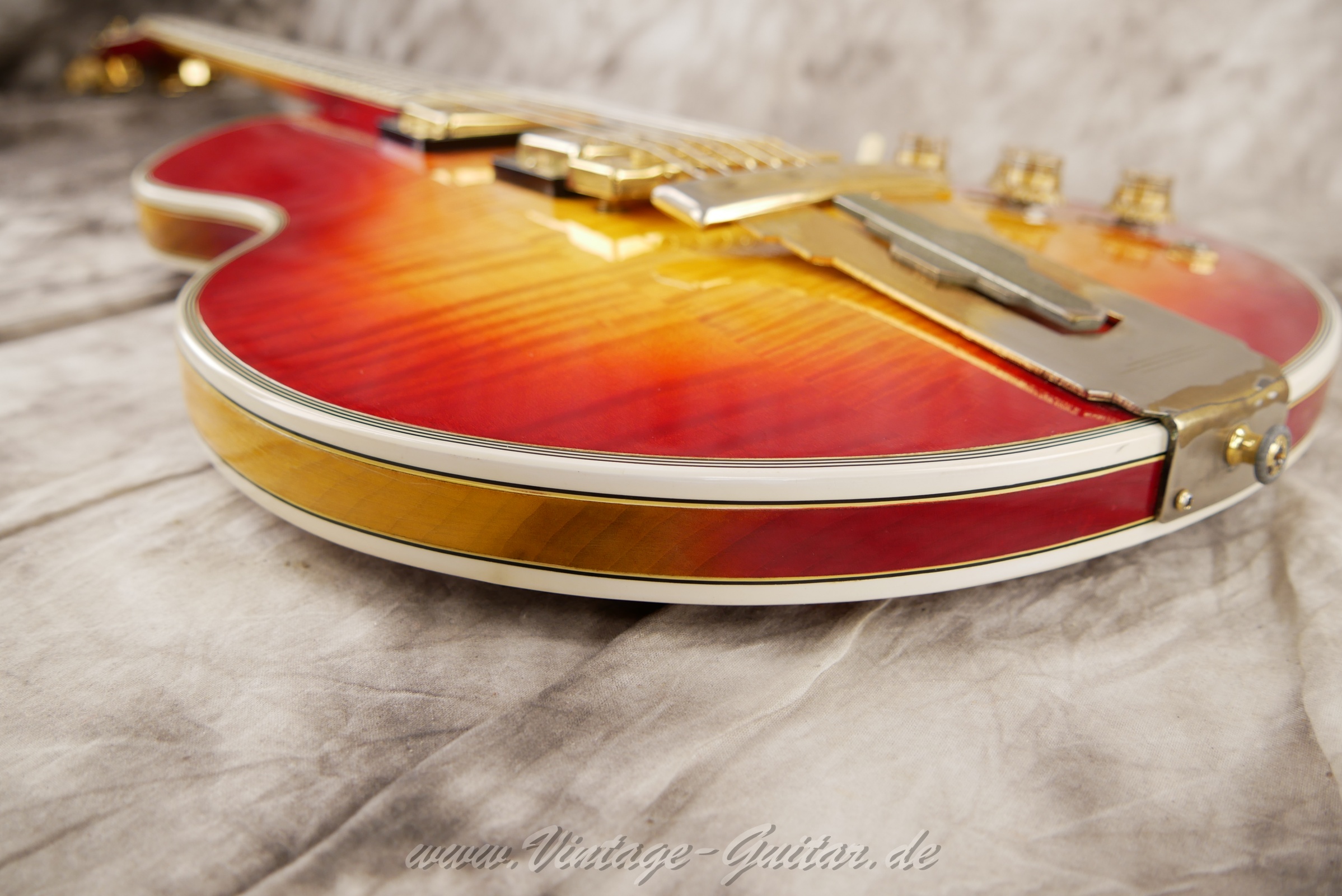 img/vintage/6265/gibson_l5s_custom_cherryburst_1974_USA-013.jpg