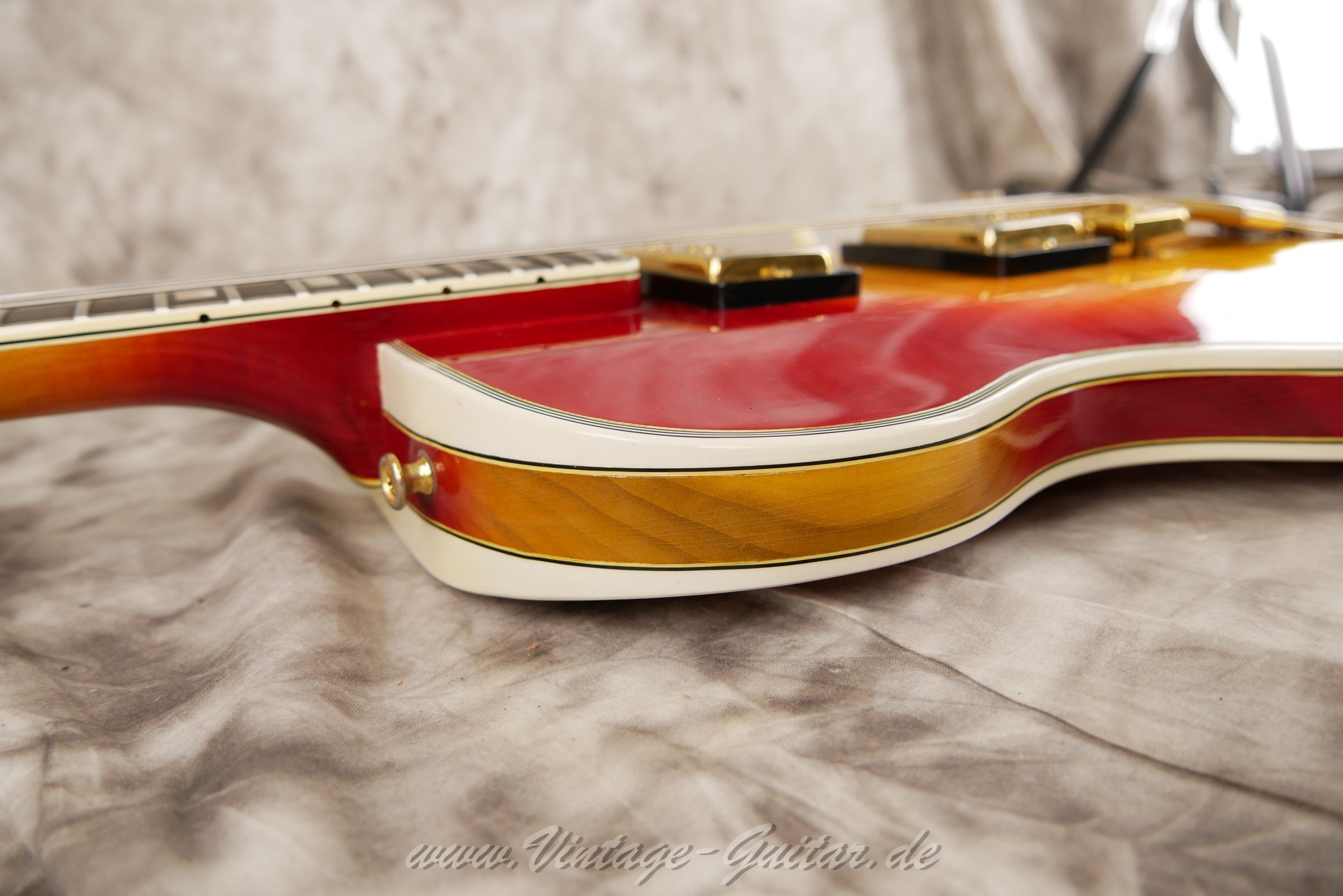 img/vintage/6265/gibson_l5s_custom_cherryburst_1974_USA-016.jpg