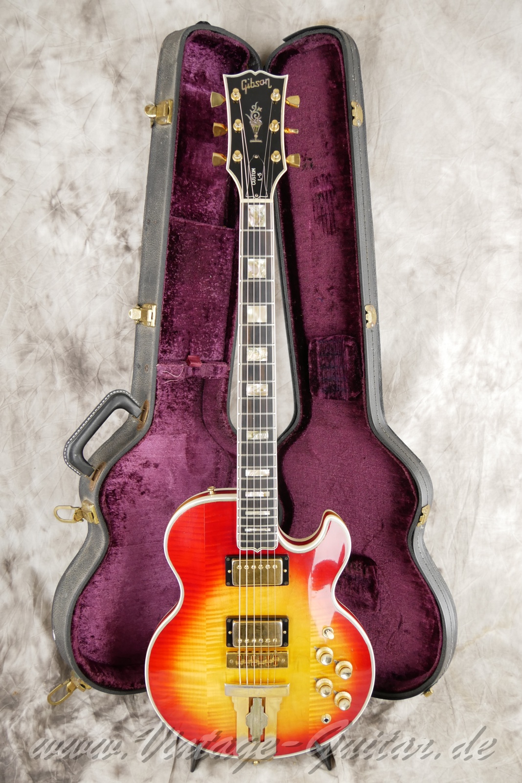 img/vintage/6265/gibson_l5s_custom_cherryburst_1974_USA-026.jpg