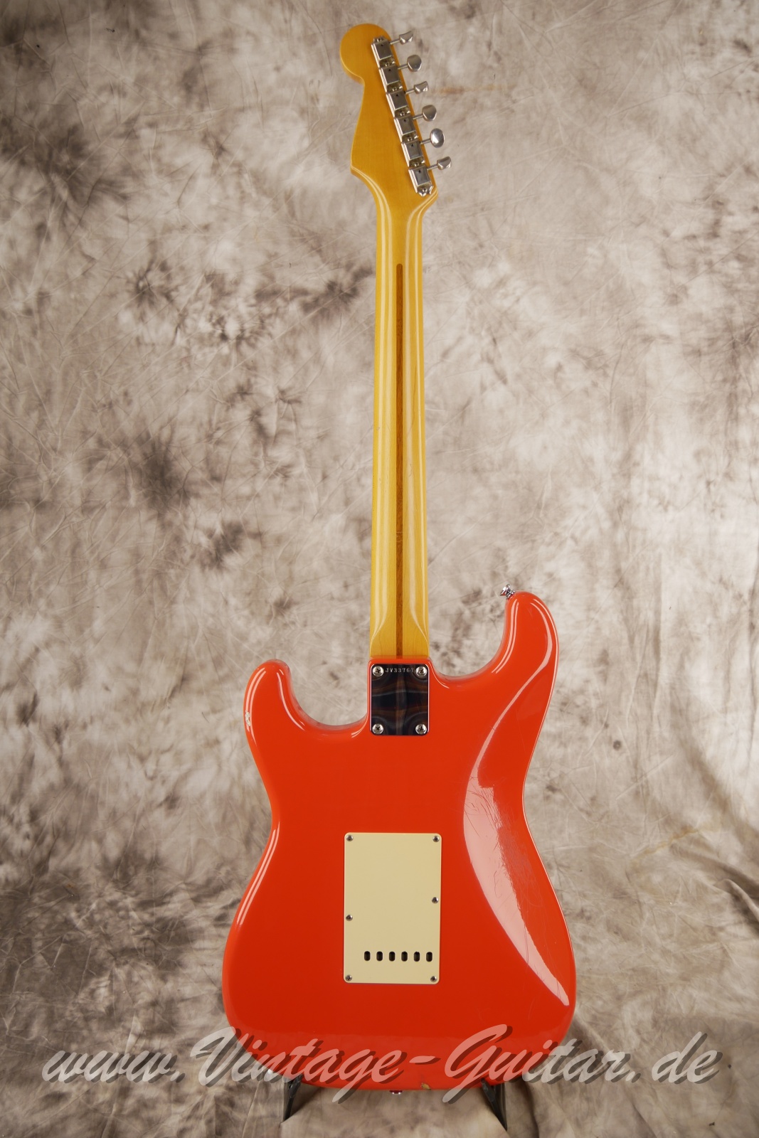 img/vintage/6274/Fender_Squier_Stratocaster_JV_fiesta_red_Japan_1983-002.JPG