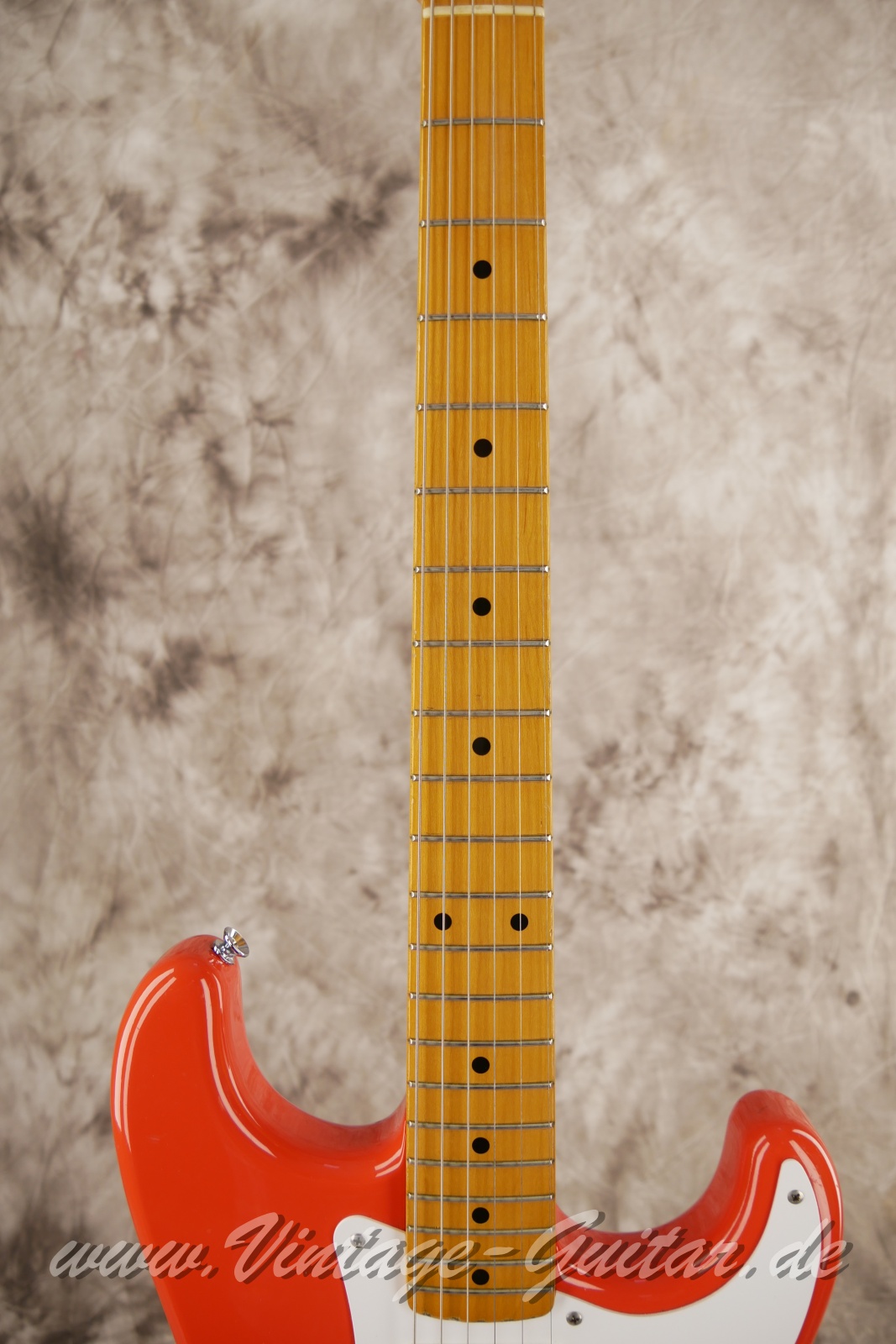 img/vintage/6274/Fender_Squier_Stratocaster_JV_fiesta_red_Japan_1983-005.JPG