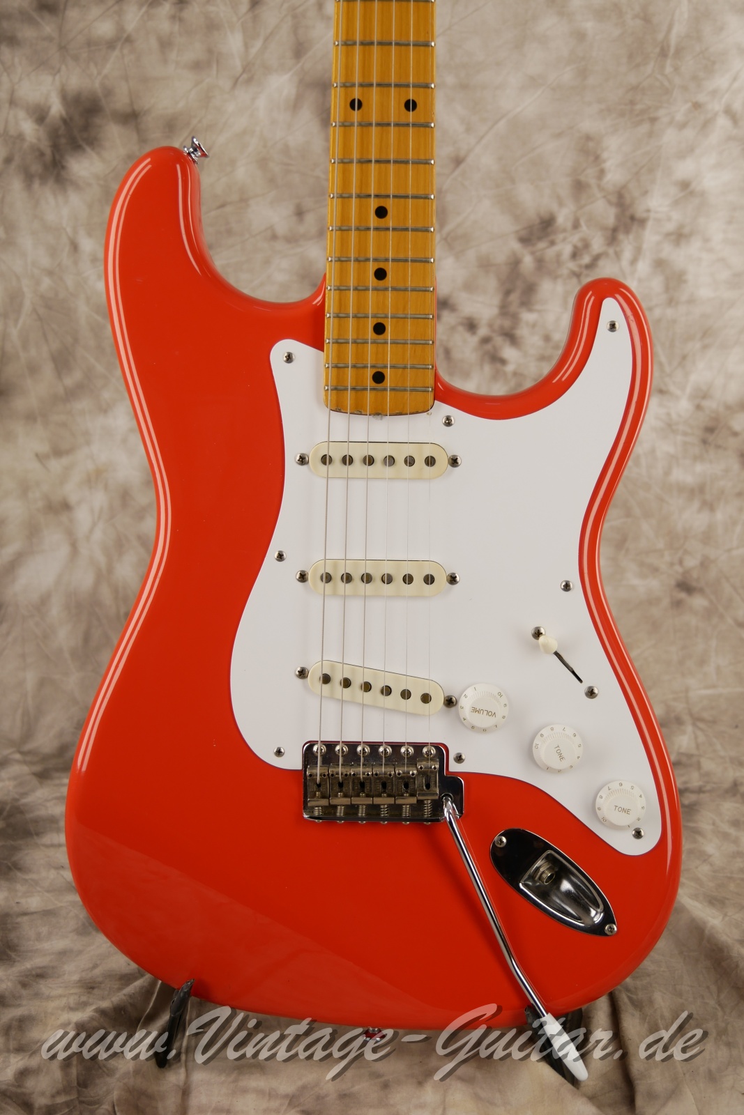 img/vintage/6274/Fender_Squier_Stratocaster_JV_fiesta_red_Japan_1983-007.JPG