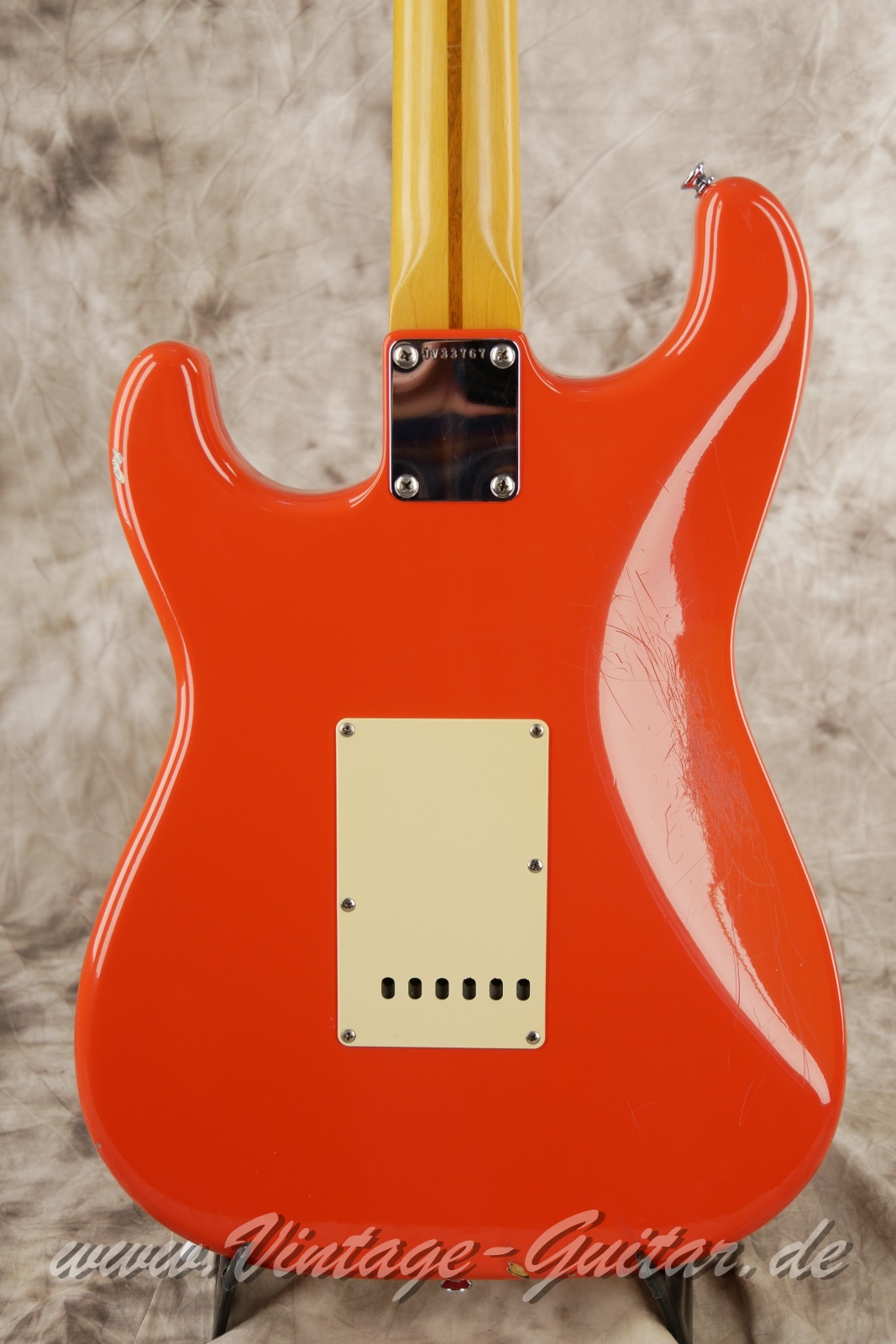 img/vintage/6274/Fender_Squier_Stratocaster_JV_fiesta_red_Japan_1983-008.JPG