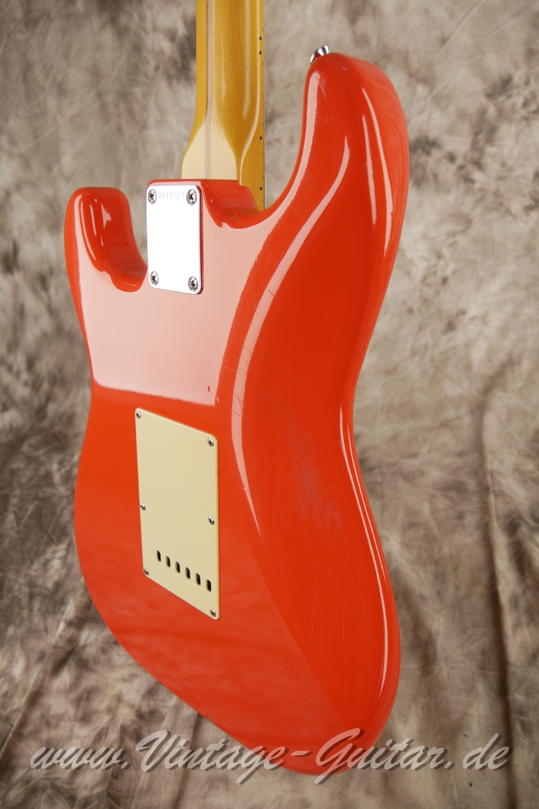img/vintage/6274/Fender_Squier_Stratocaster_JV_fiesta_red_Japan_1983-012.JPG