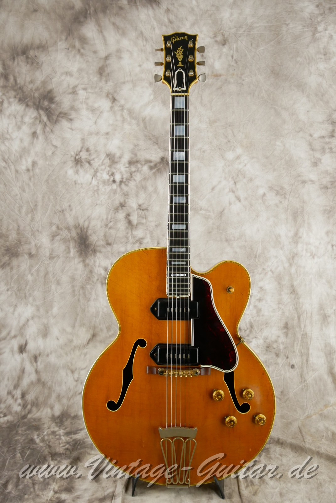 img/vintage/6276/Gibson_Byrdland_blonde_staple_pickups_1957-001.JPG