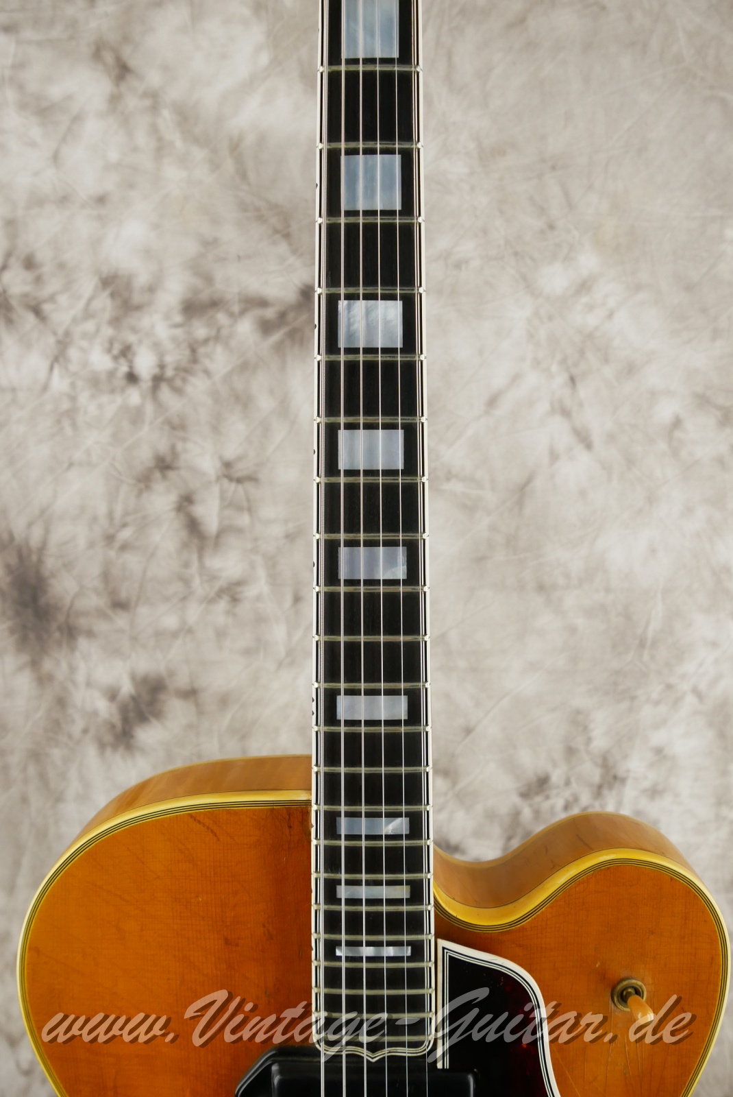 img/vintage/6276/Gibson_Byrdland_blonde_staple_pickups_1957-005.JPG