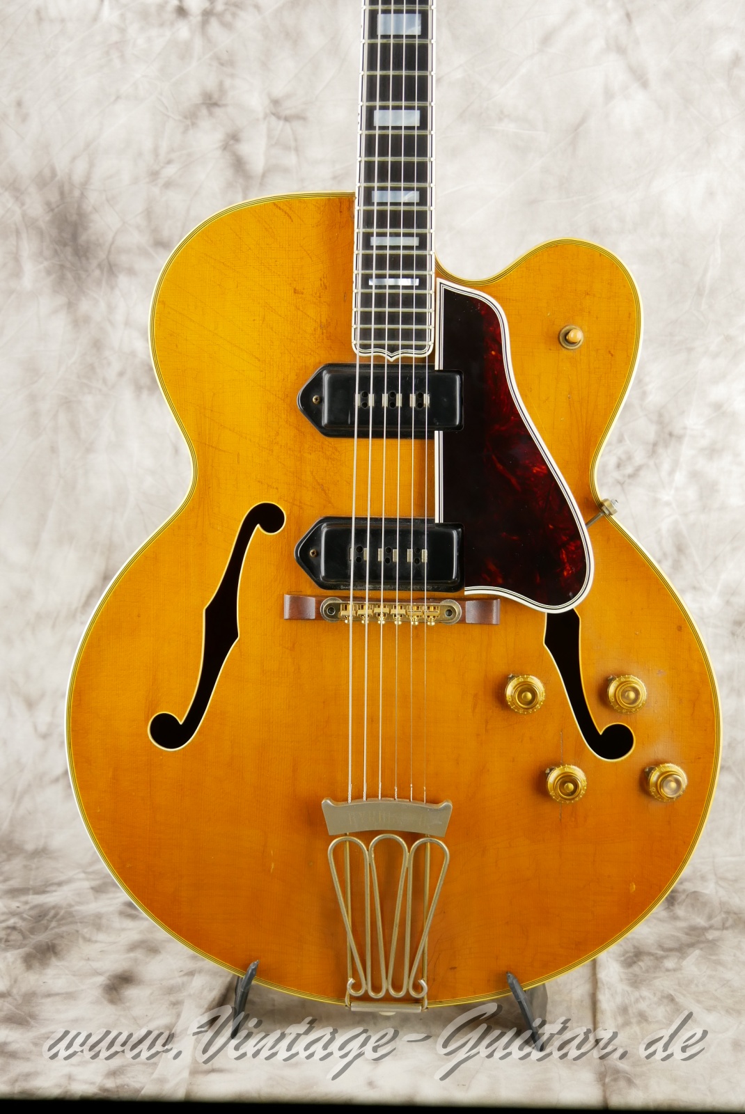 img/vintage/6276/Gibson_Byrdland_blonde_staple_pickups_1957-007.JPG