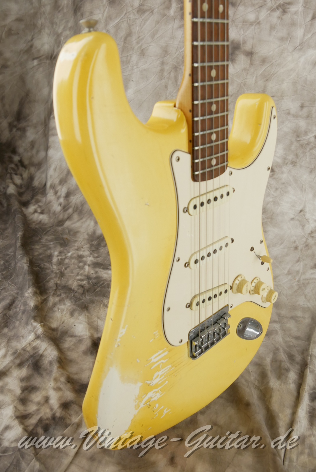 img/vintage/6277/Fender_Stratocaster_olympic_white_USA_1973-009.JPG