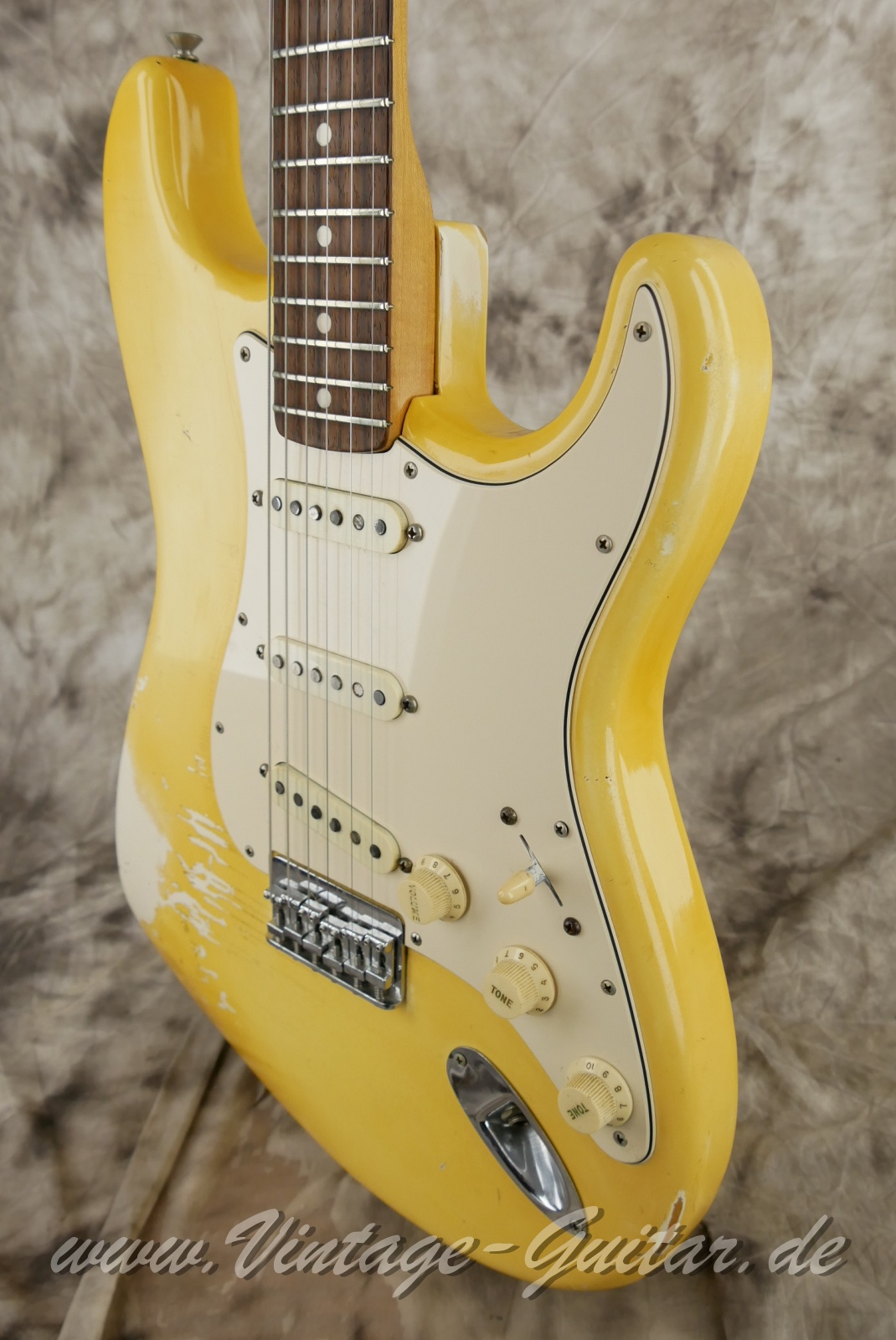 img/vintage/6277/Fender_Stratocaster_olympic_white_USA_1973-010.JPG
