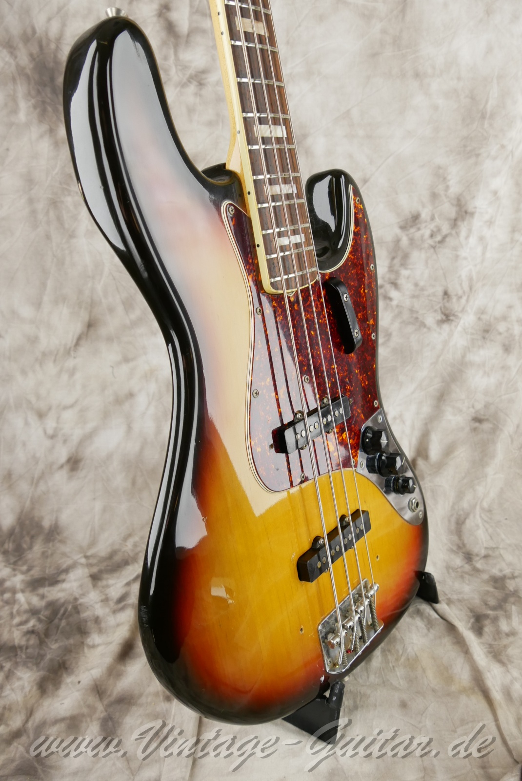 img/vintage/6284/fender_jazz_bass_1972_sunburst_USA-09.jpg