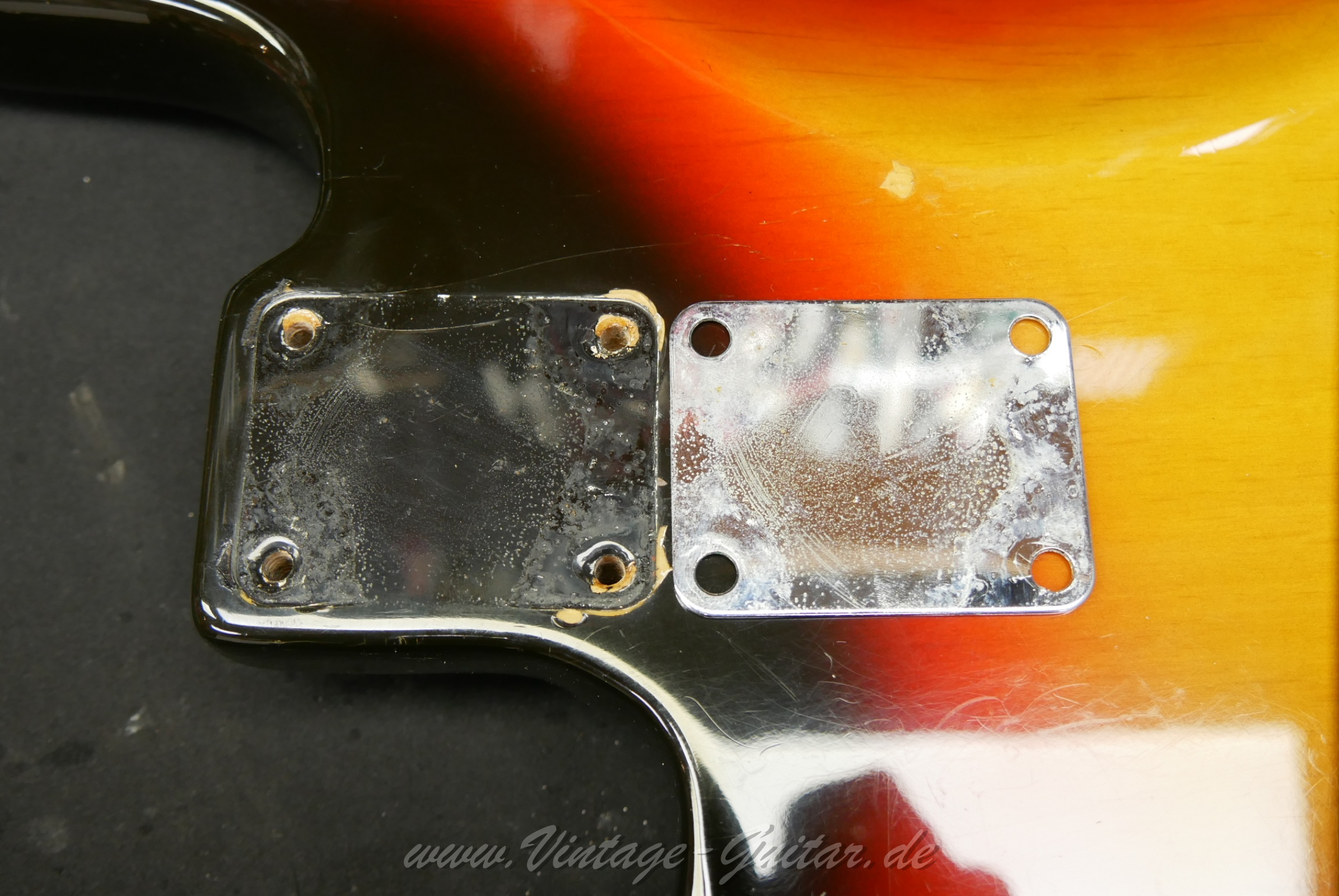 img/vintage/6284/fender_jazz_bass_1972_sunburst_USA-20.jpg