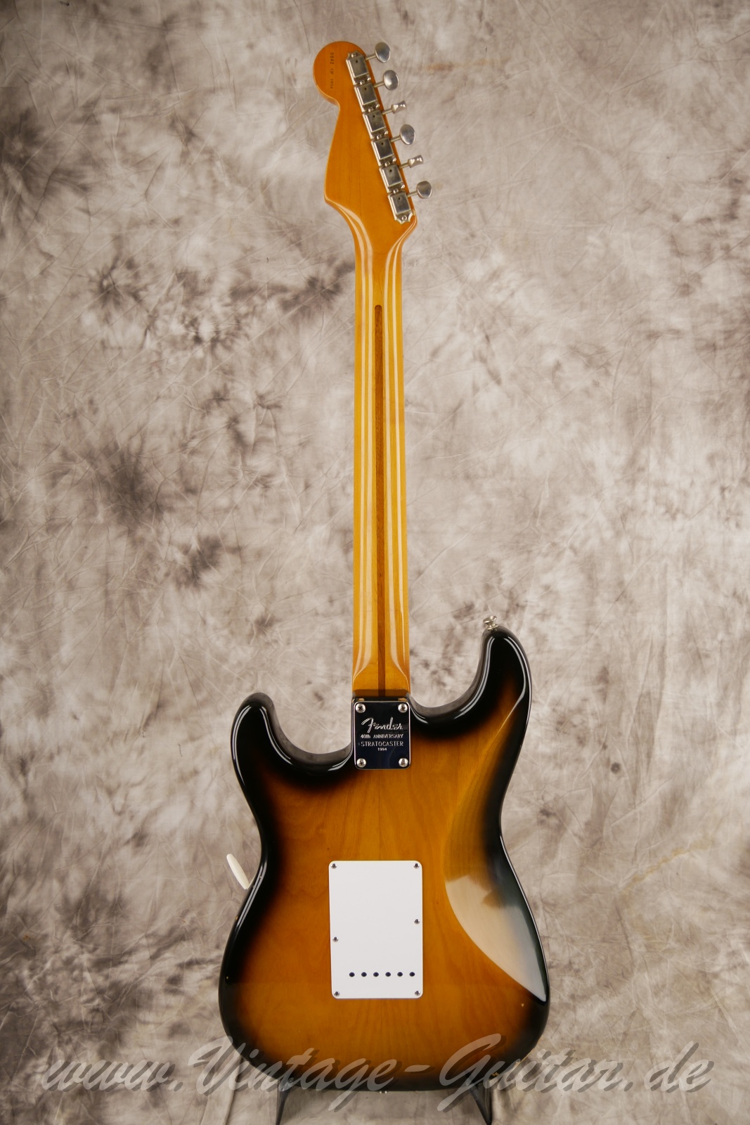 img/vintage/6295/fender_stratocaster_1994_40th_anniversary_sunburst_USA-02.jpg