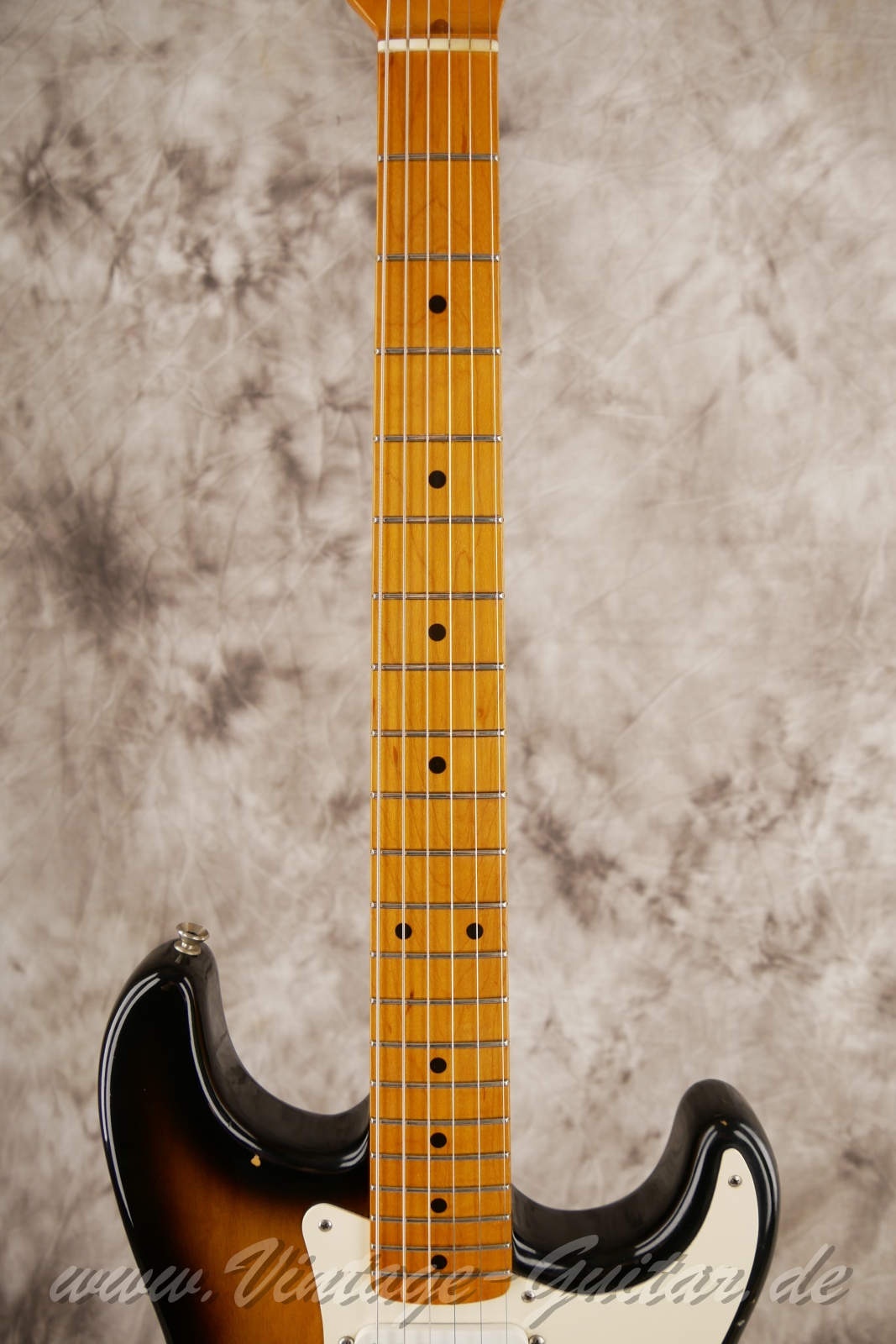 img/vintage/6295/fender_stratocaster_1994_40th_anniversary_sunburst_USA-05.jpg