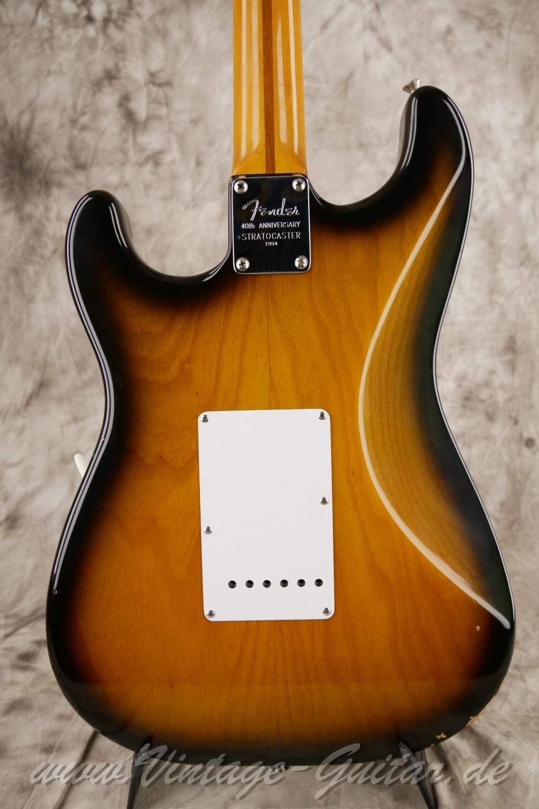img/vintage/6295/fender_stratocaster_1994_40th_anniversary_sunburst_USA-08.jpg